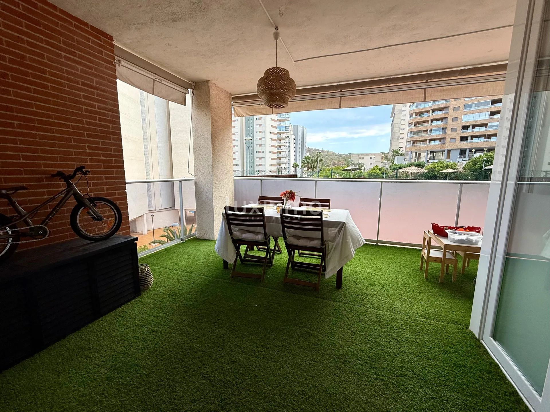 Stunning 3-Bedroom Apartment with Mountain Views — photo 18