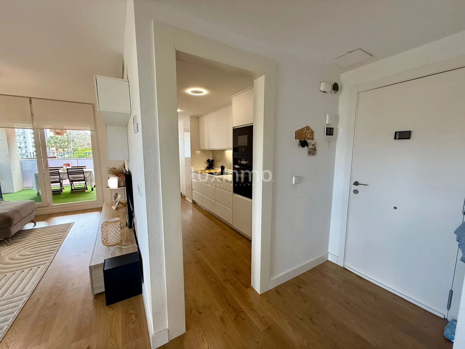 Stunning 3-Bedroom Apartment with Mountain Views — photo 10