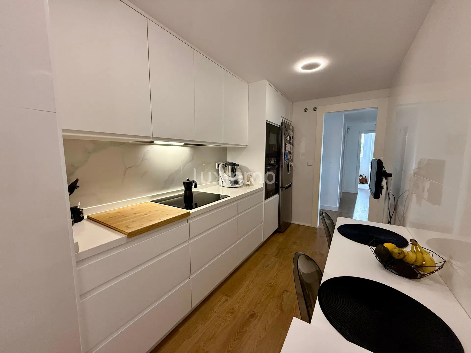 Stunning 3-Bedroom Apartment with Mountain Views — photo 13