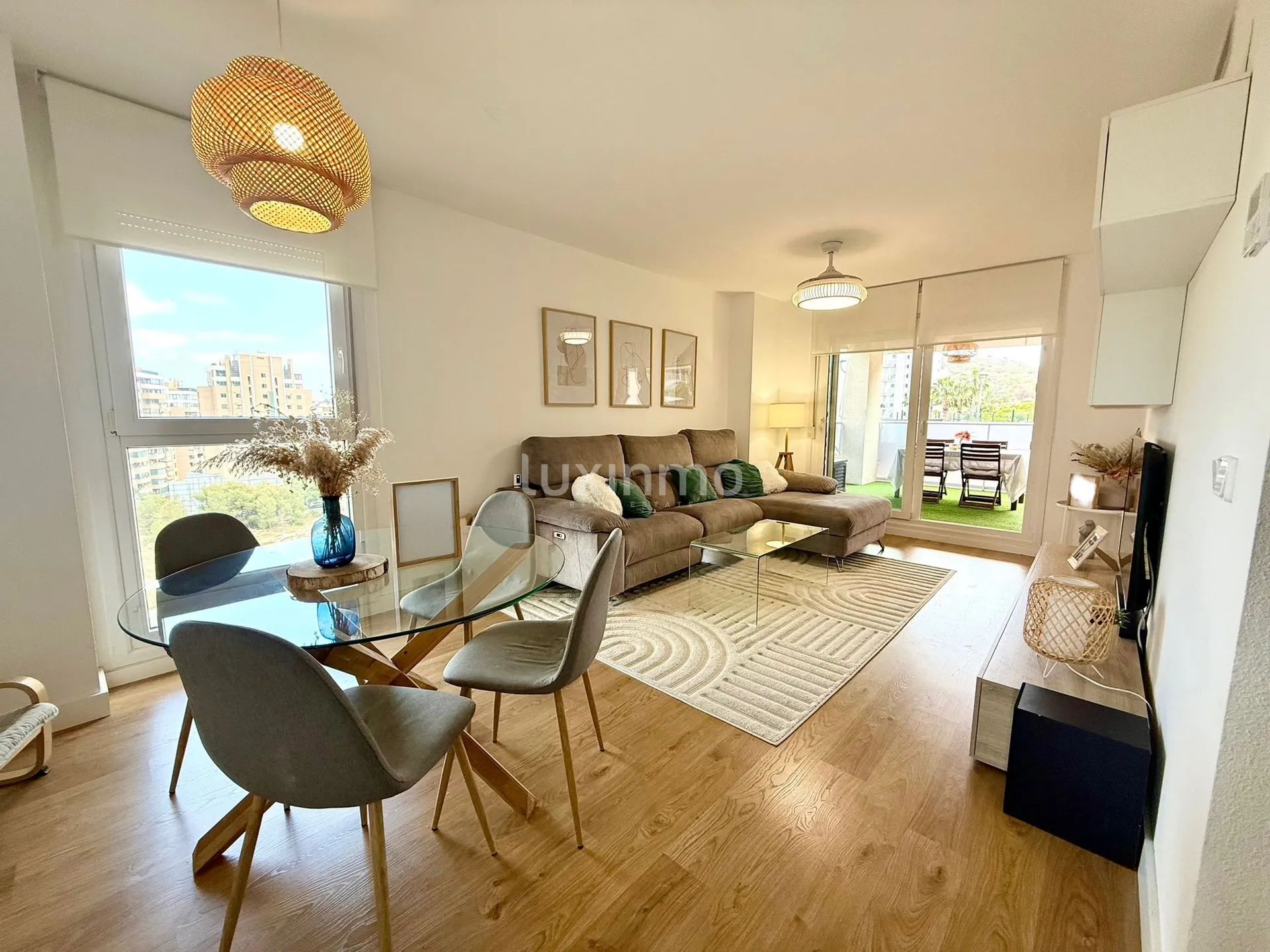 Stunning 3-Bedroom Apartment with Mountain Views