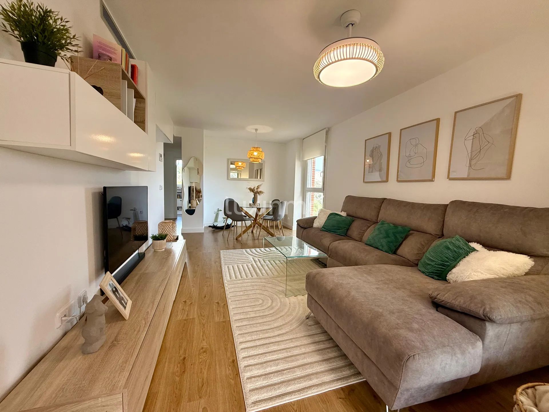 Stunning 3-Bedroom Apartment with Mountain Views — photo 12