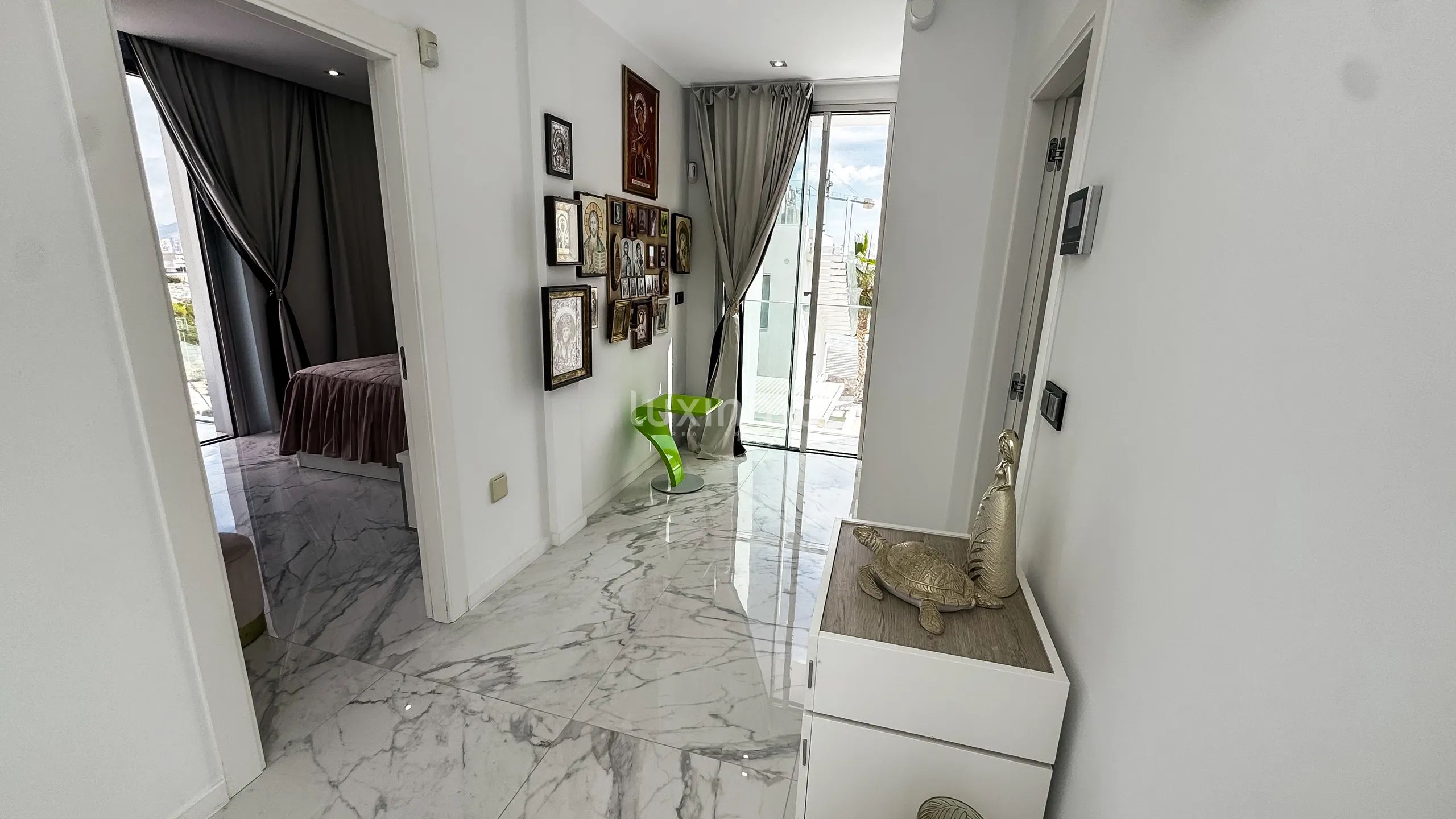 Luxurious 5-Bedroom Detached House with Sea & Mountain Views in Finestrat — photo 2