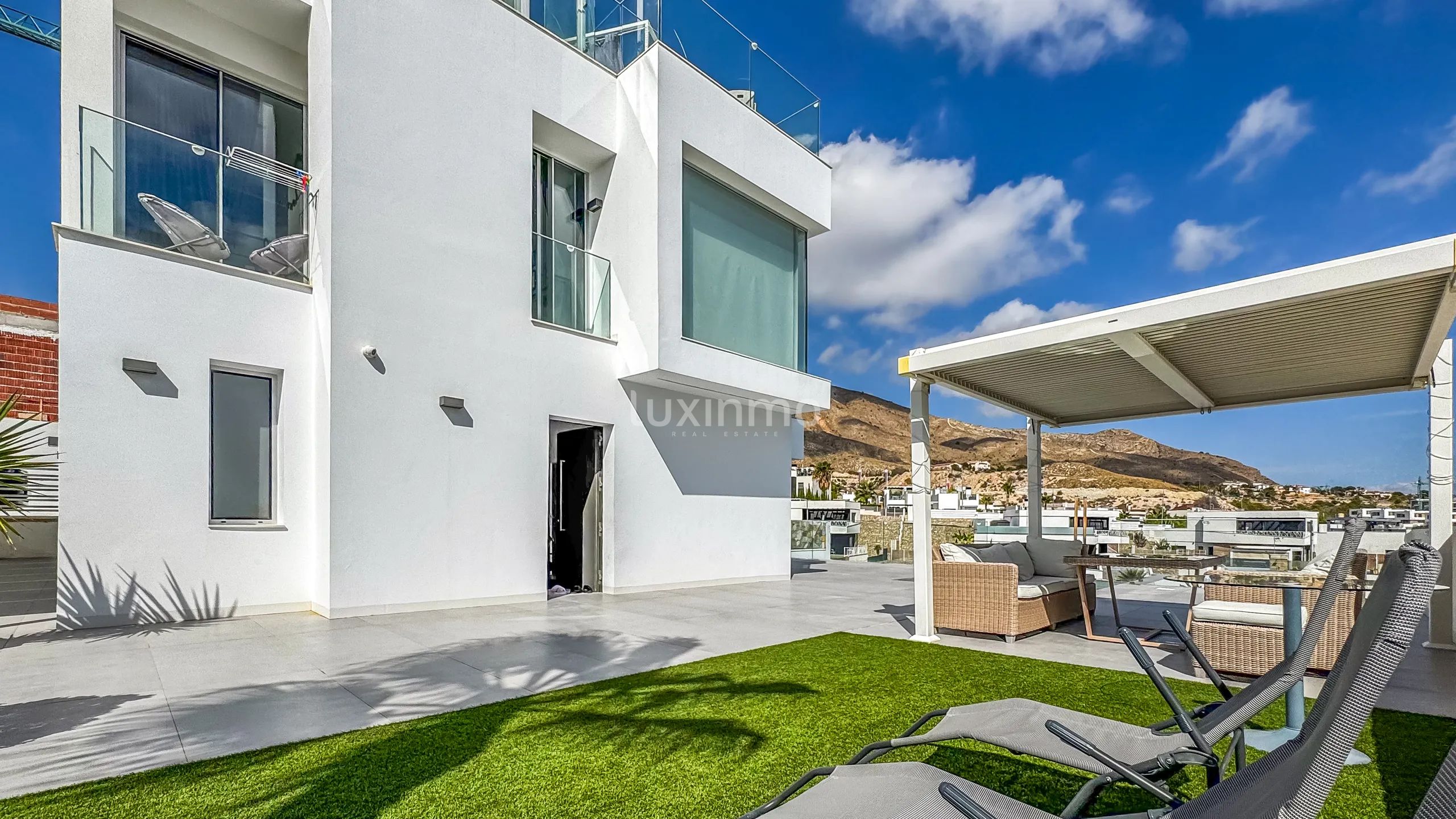 Luxueuse maison indépendante de 5 chambres avec vue sur la mer et la montagne à Finestrat — photo 145