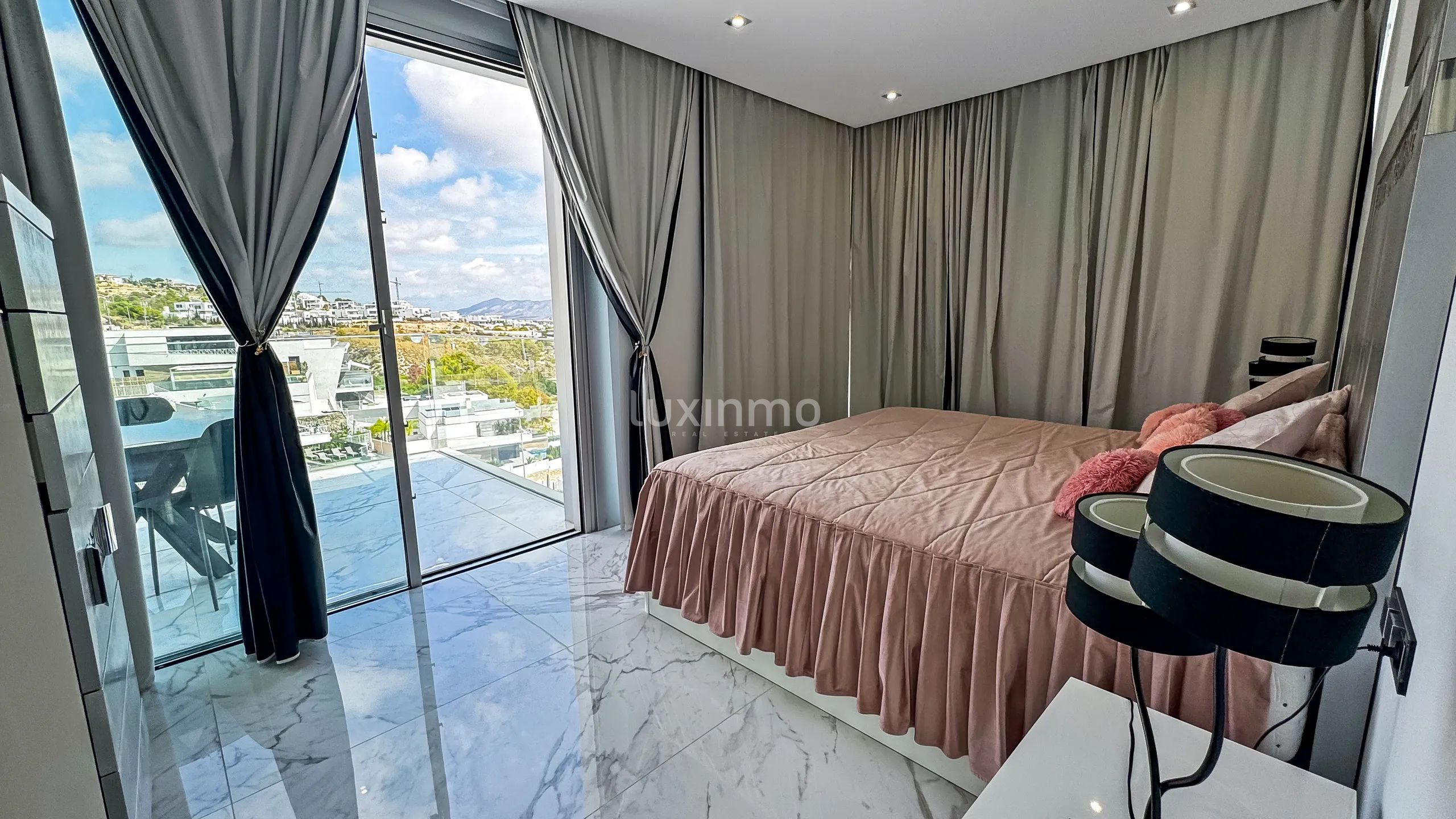 Luxueuse maison indépendante de 5 chambres avec vue sur la mer et la montagne à Finestrat — photo 22