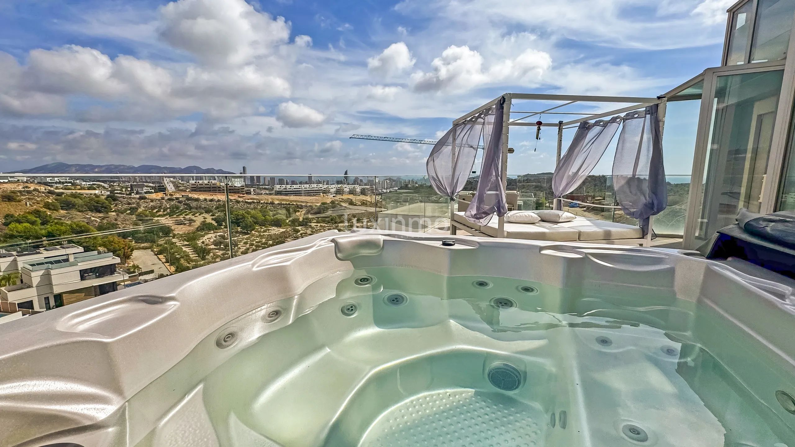 Luxueuse maison indépendante de 5 chambres avec vue sur la mer et la montagne à Finestrat — photo 10