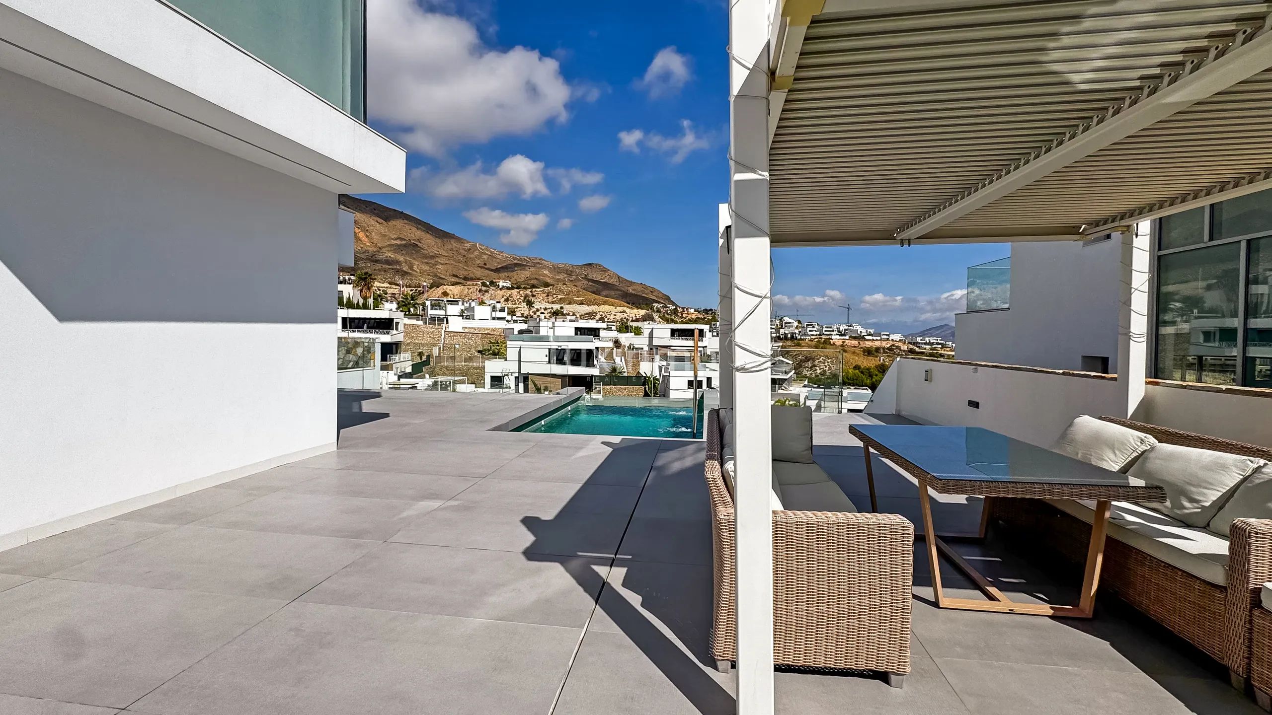 Luxueuse maison indépendante de 5 chambres avec vue sur la mer et la montagne à Finestrat — photo 140