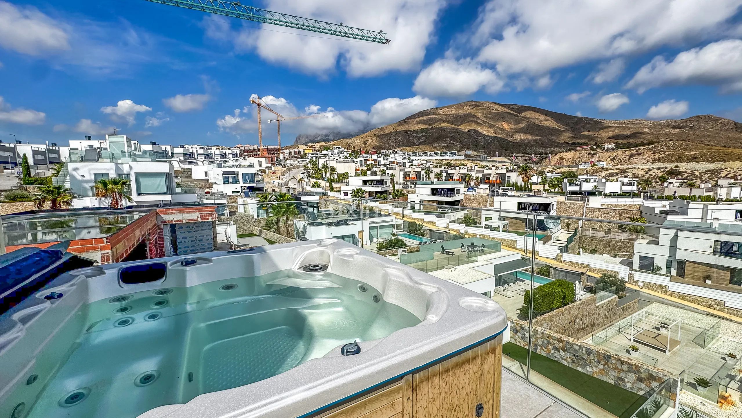 Luxueuse maison indépendante de 5 chambres avec vue sur la mer et la montagne à Finestrat — photo 48