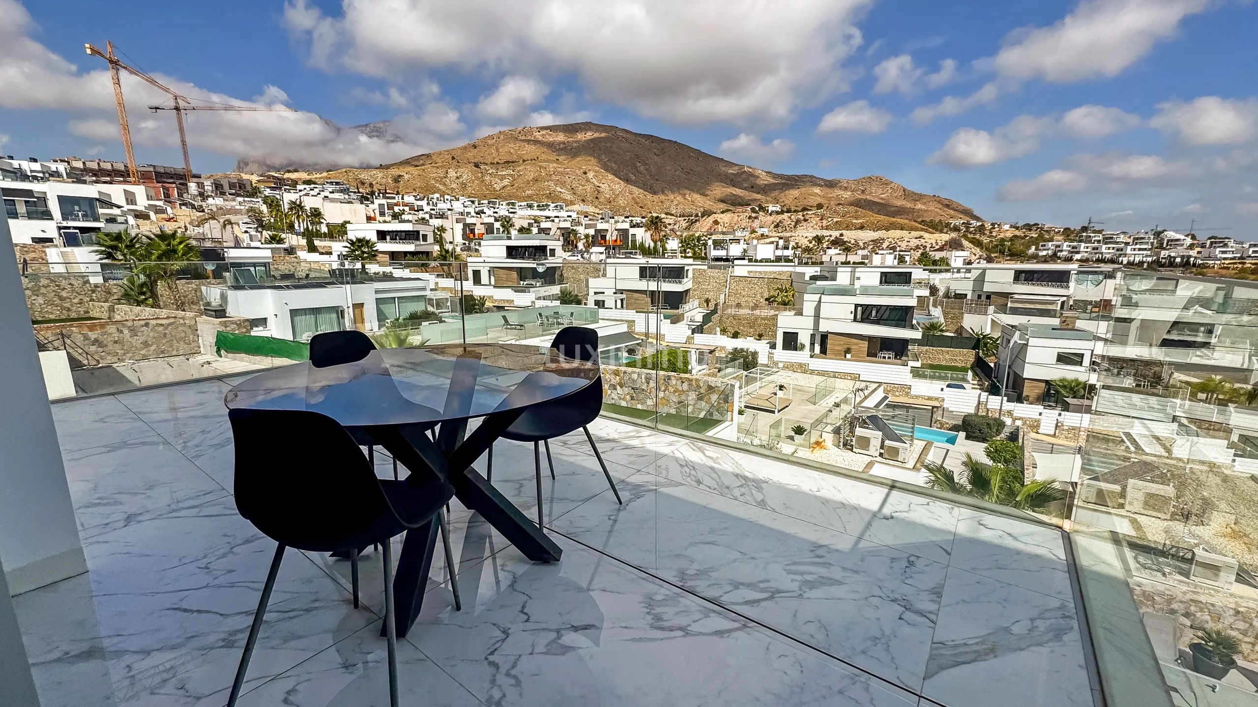 Luxueuse maison indépendante de 5 chambres avec vue sur la mer et la montagne à Finestrat — photo 24