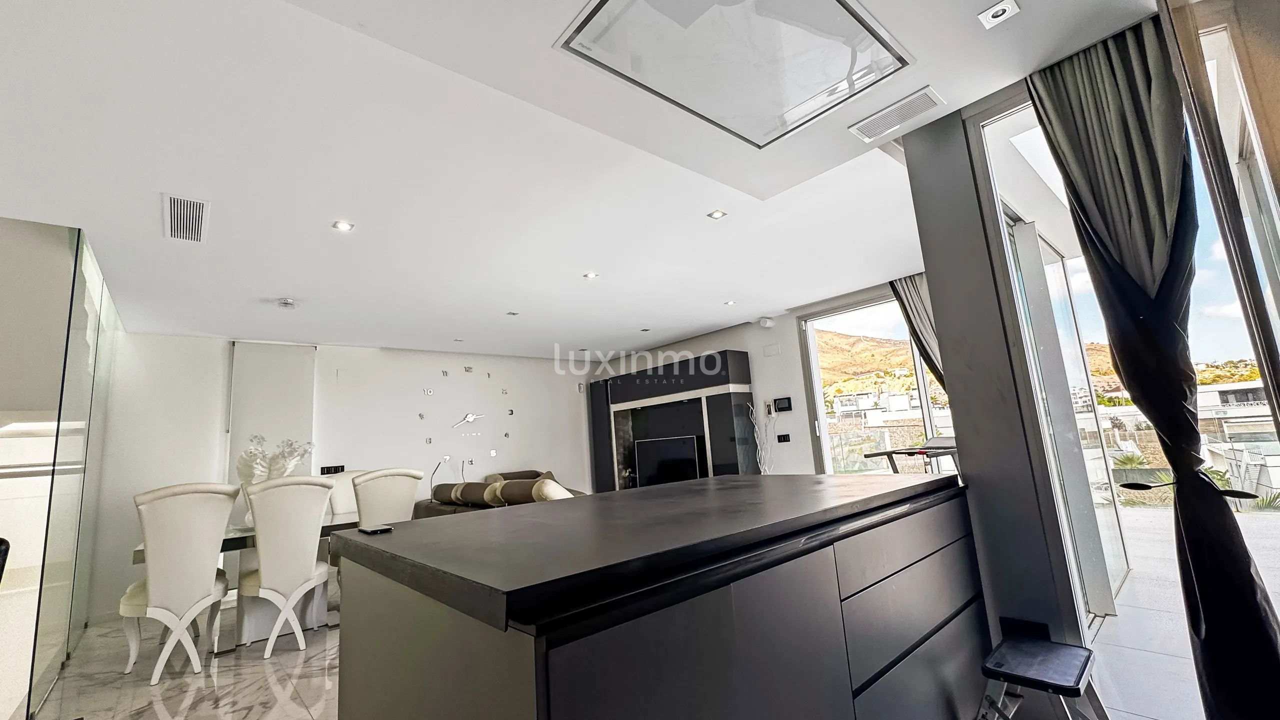 Luxueuse maison indépendante de 5 chambres avec vue sur la mer et la montagne à Finestrat — photo 97