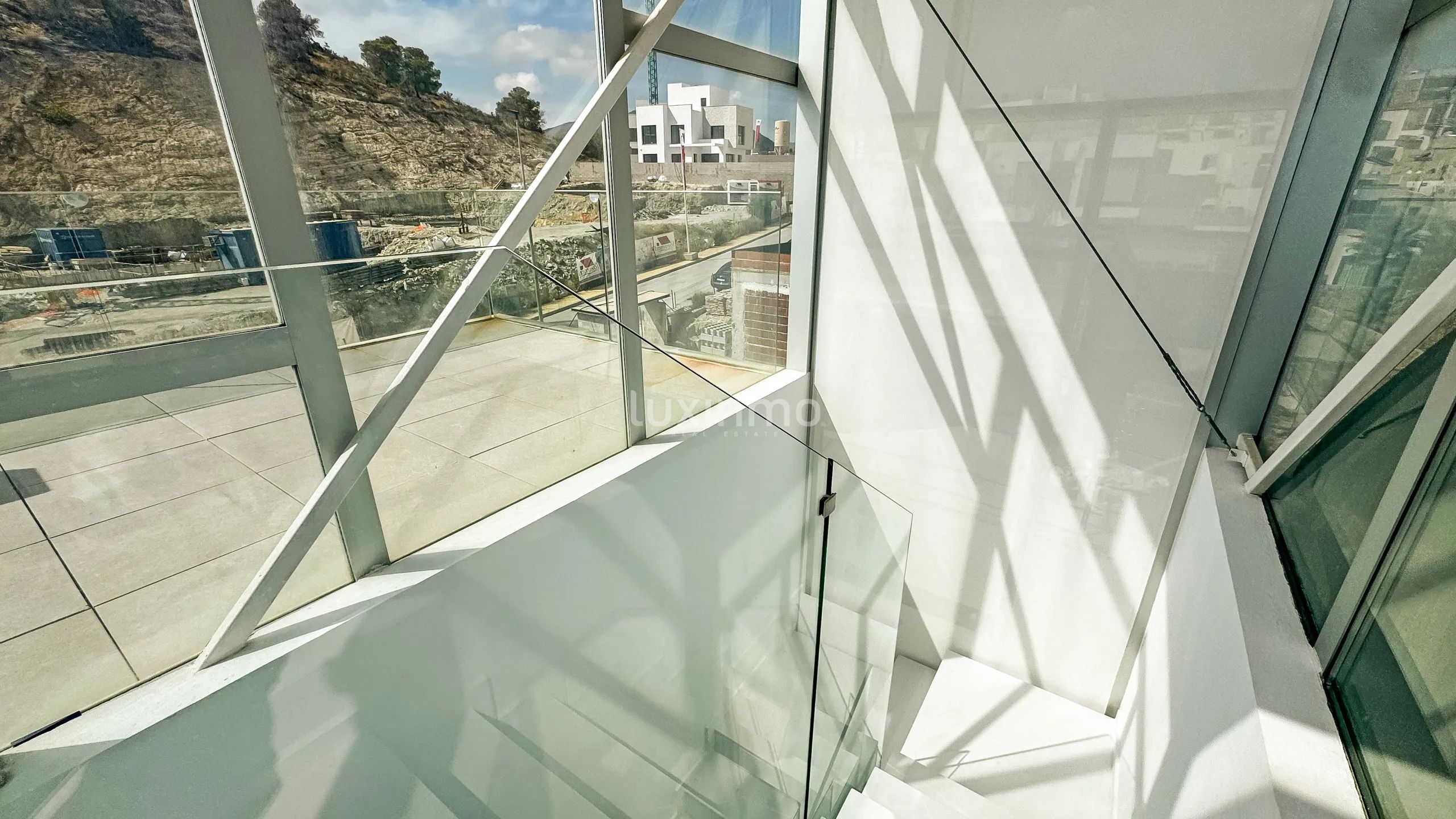 Luxueuse maison indépendante de 5 chambres avec vue sur la mer et la montagne à Finestrat — photo 15