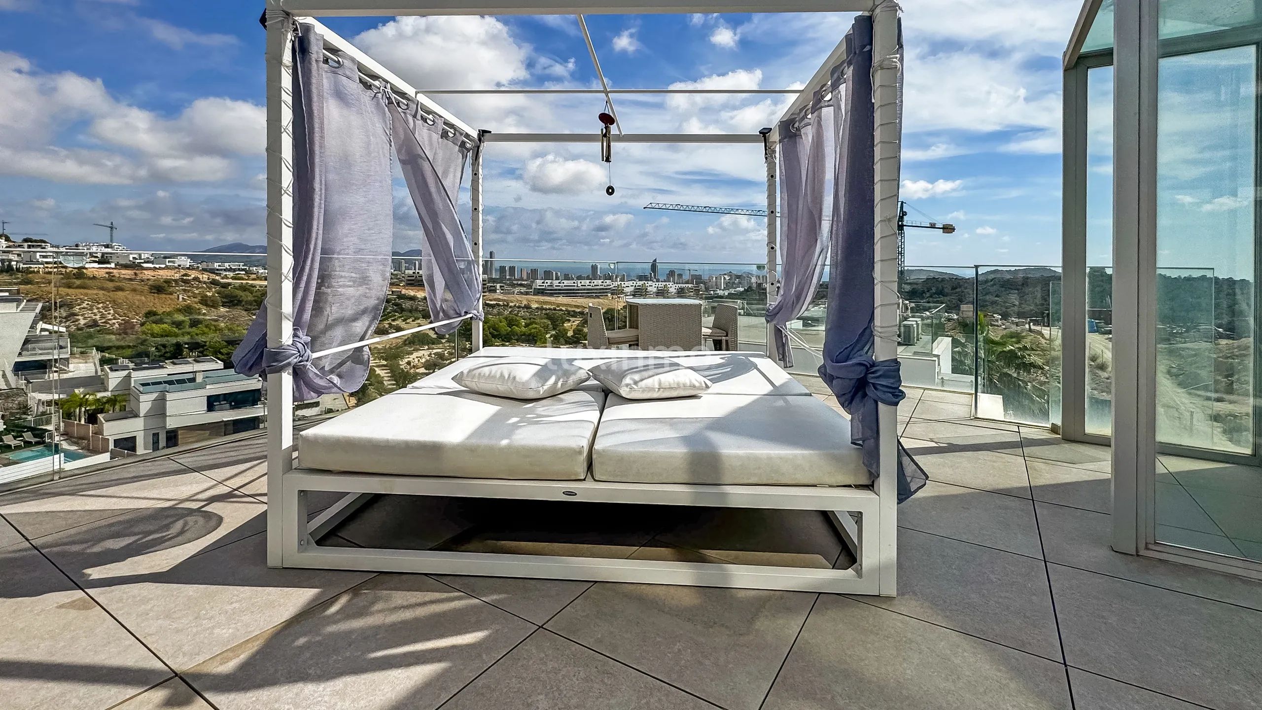 Luxueuse maison indépendante de 5 chambres avec vue sur la mer et la montagne à Finestrat — photo 16