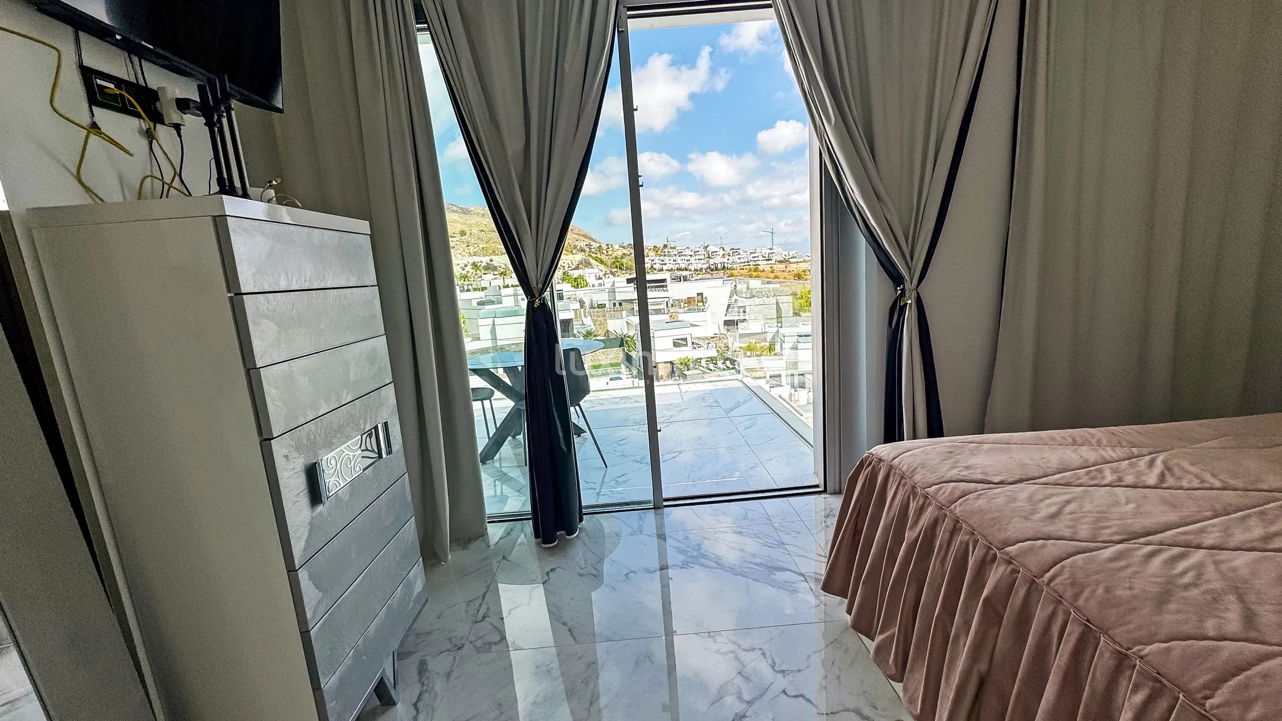 Luxueuse maison indépendante de 5 chambres avec vue sur la mer et la montagne à Finestrat — photo 23