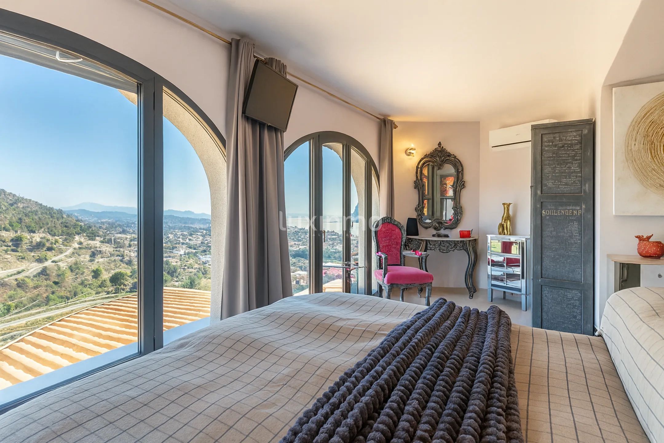 Renovated 5 bedroom villa with panoramic sea views in Calpe — photo 17