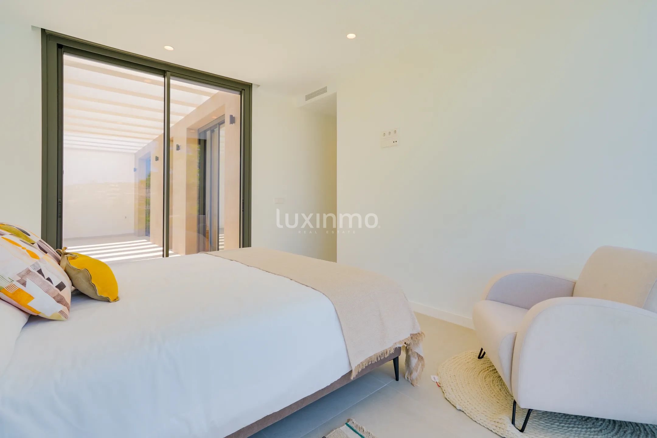 Modern 4-Bedroom Detached House with Private Pool and Mountain Views in Moraira — photo 27