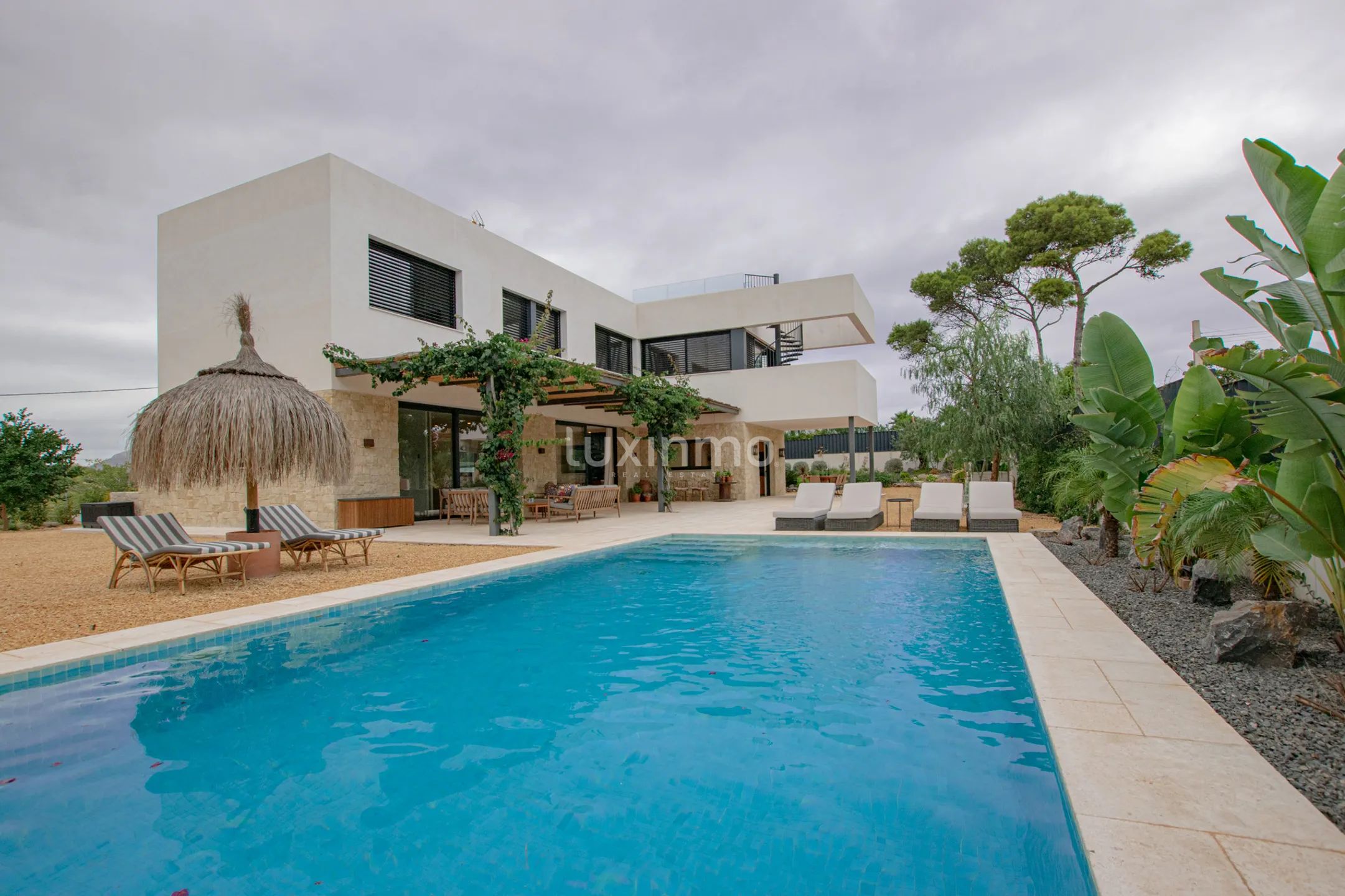 Stunning modern villa for rent in Cala Blanca Jávea — photo 1