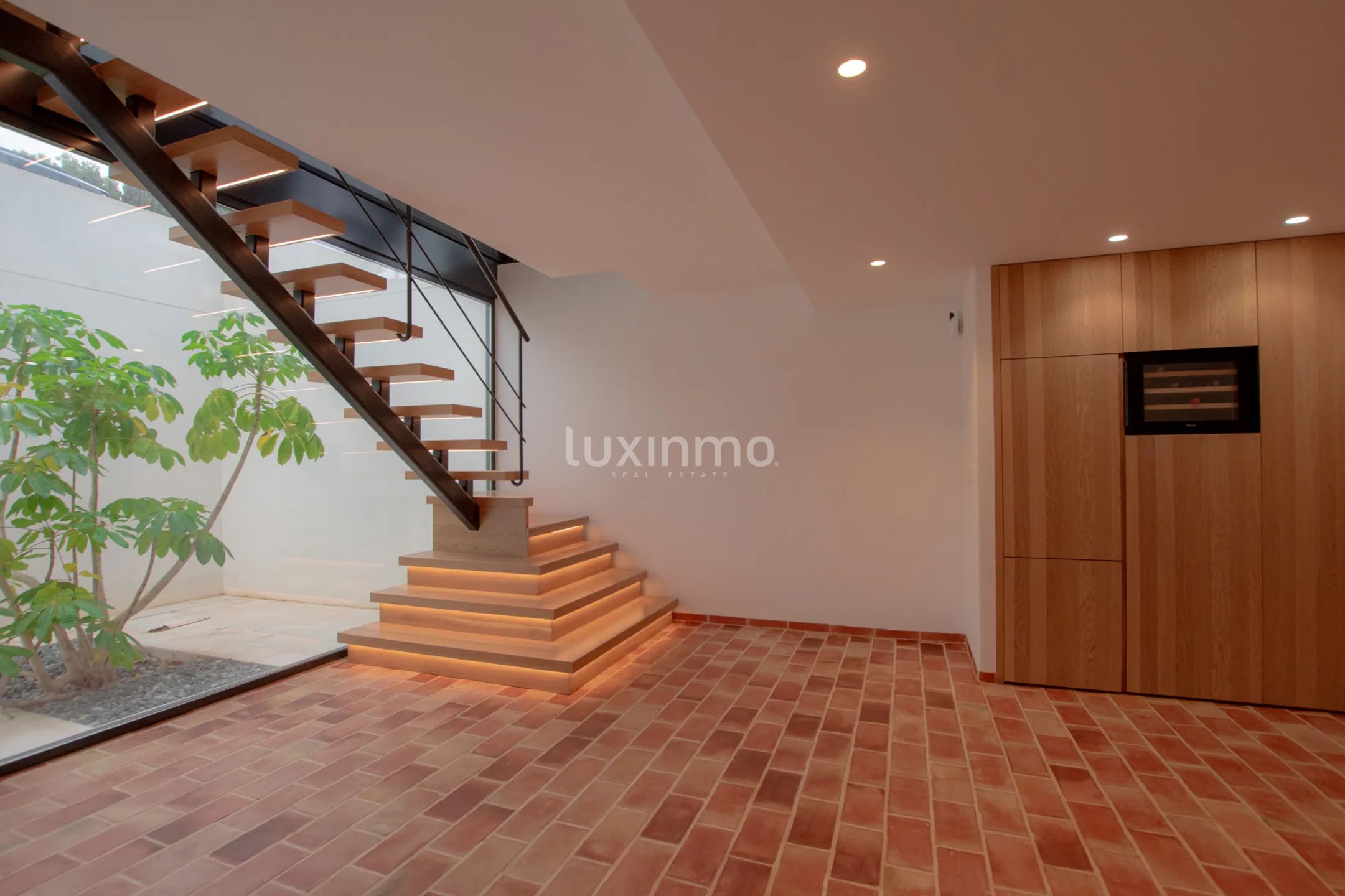 Stunning modern villa for rent in Cala Blanca Jávea — photo 48