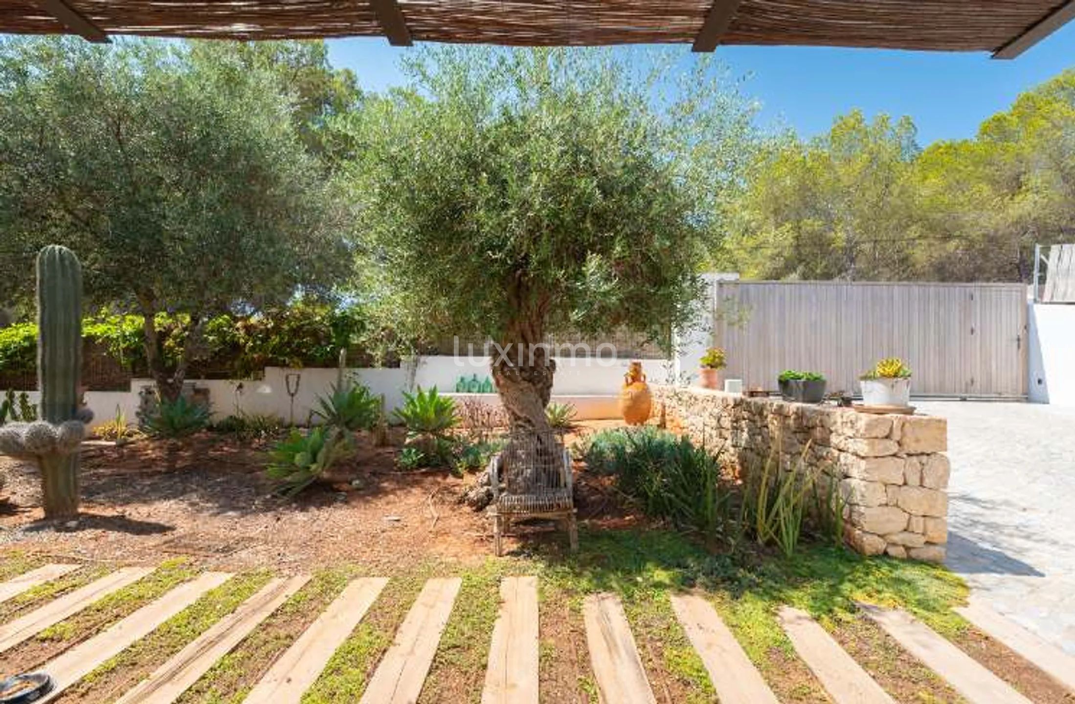 Exclusive Mediterranean Elegance with Sea Views near Cala Llenya — photo 11