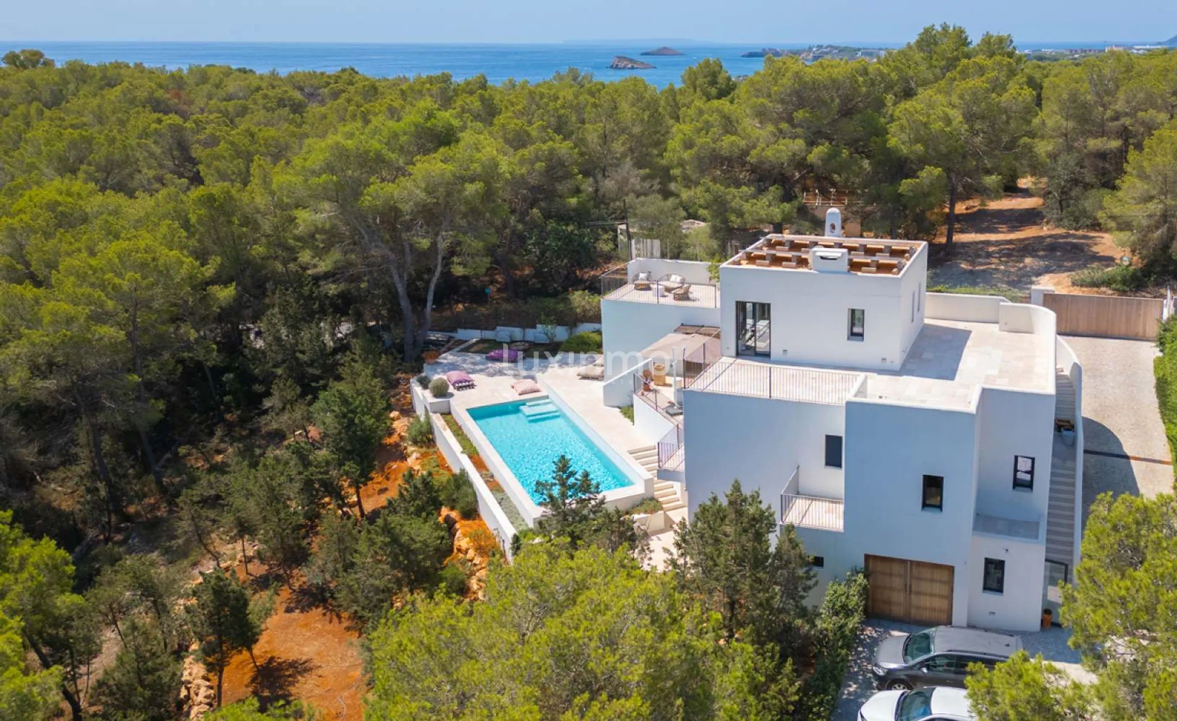 Ekskluzywna śródziemnomorska elegancja z widokiem na morze w pobliżu Cala Llenya