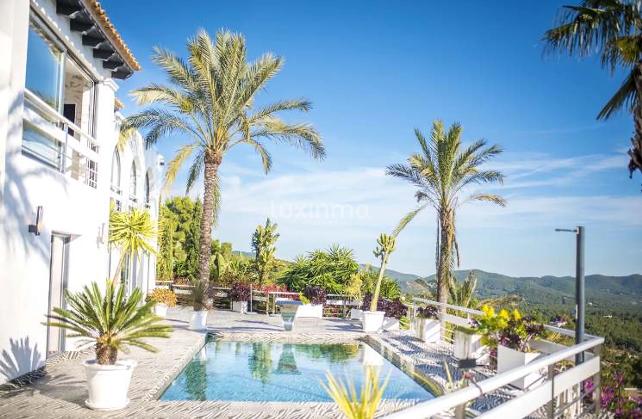 Villa Soleil - Elegante villa met zeezicht in Es Cubells, Ibiza — photo 2