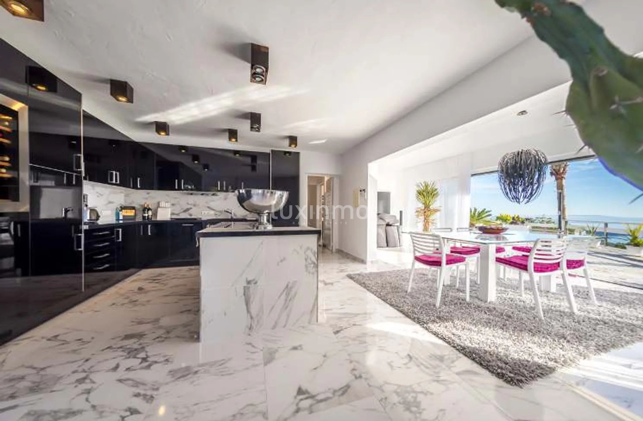 Villa Soleil - Elegante villa met zeezicht in Es Cubells, Ibiza — photo 11