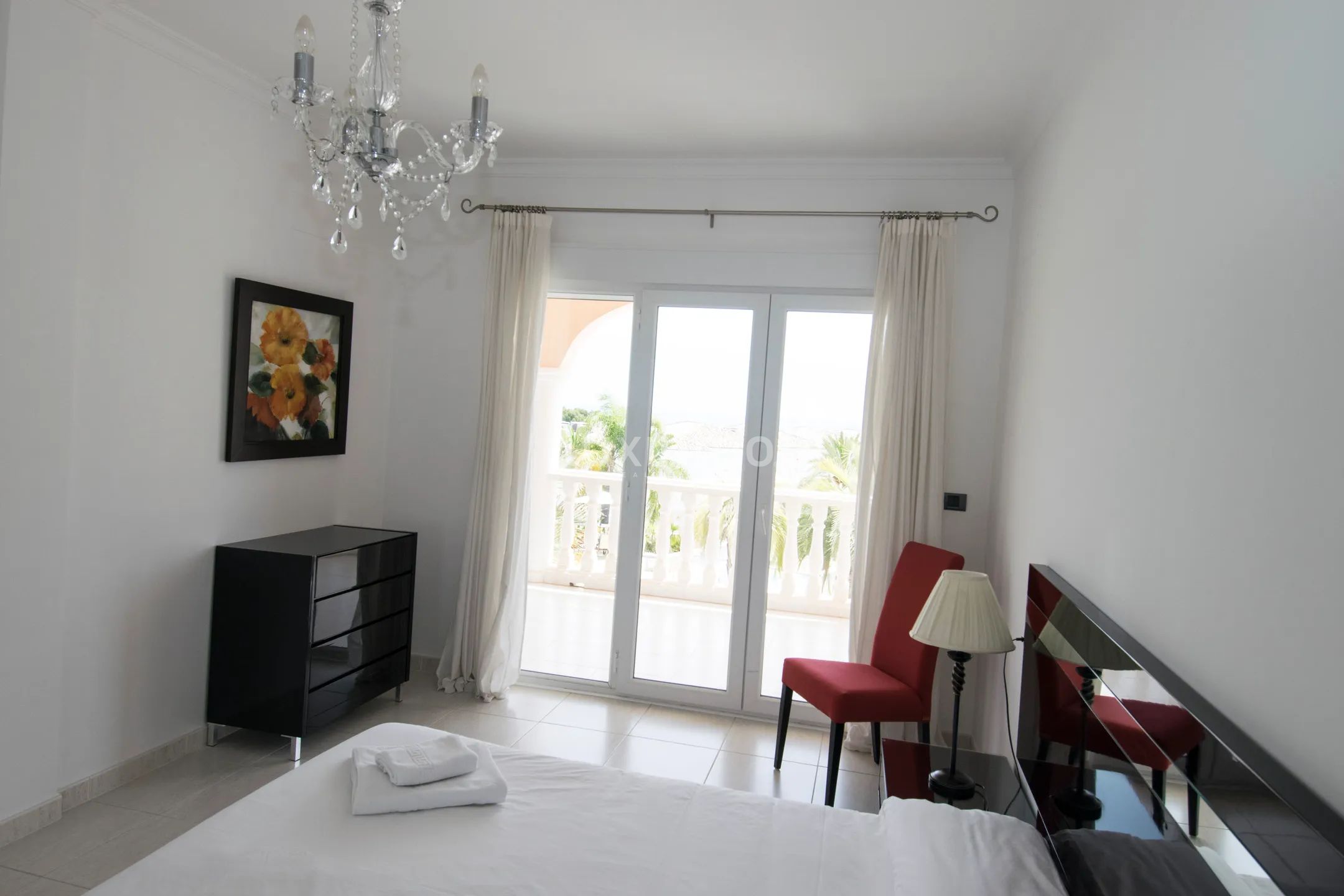 Charming 1-Bedroom with sea and mountain Views — photo 11
