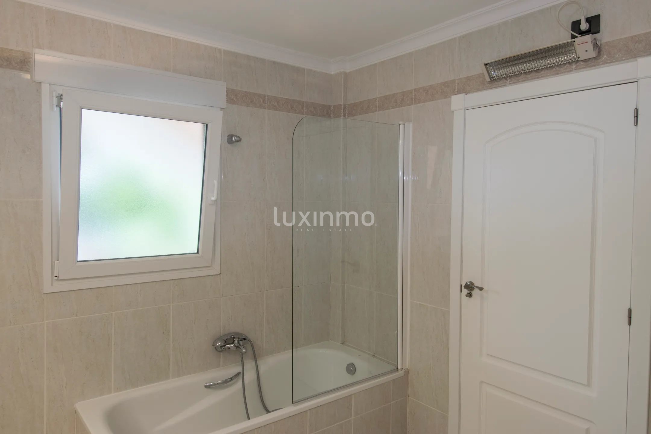 Charming 1-Bedroom with sea and mountain Views — photo 13