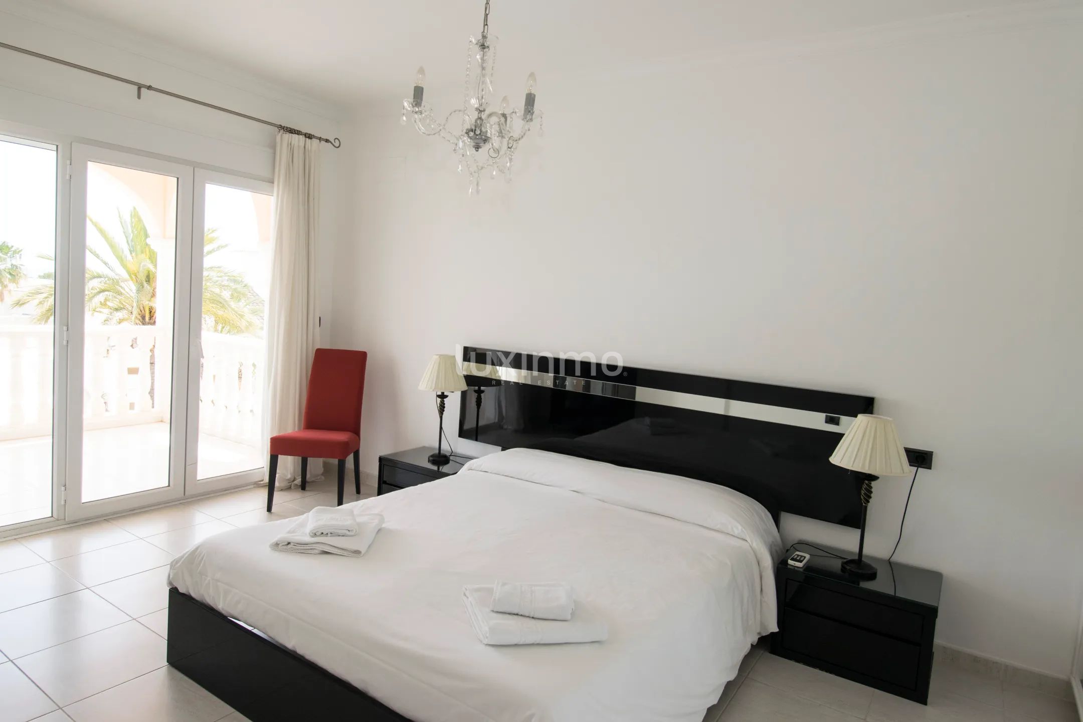Charming 1-Bedroom with sea and mountain Views — photo 9