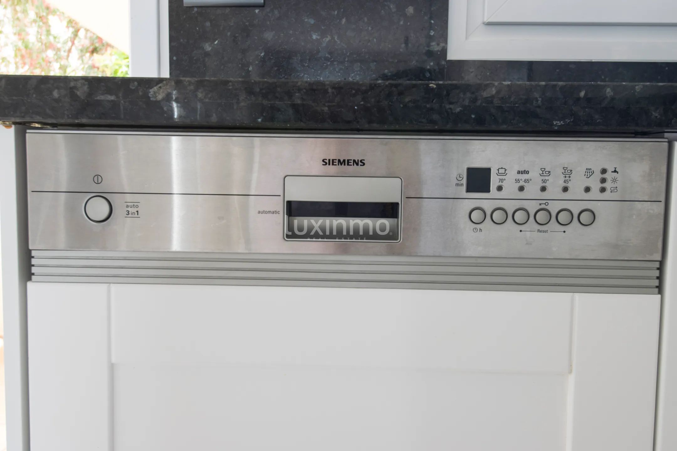 Charming 1-Bedroom with sea and mountain Views — photo 8