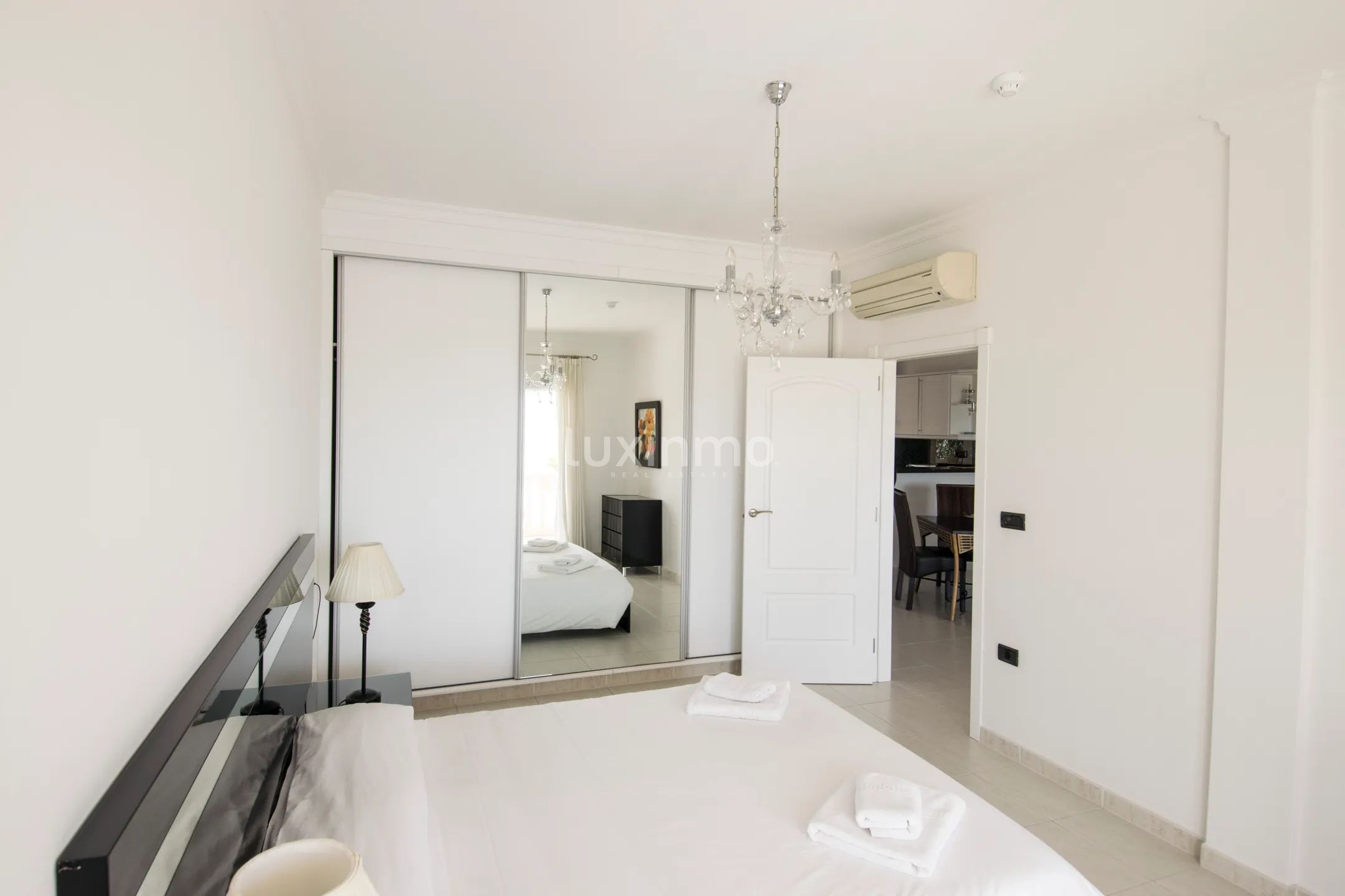 Charming 1-Bedroom with sea and mountain Views — photo 6