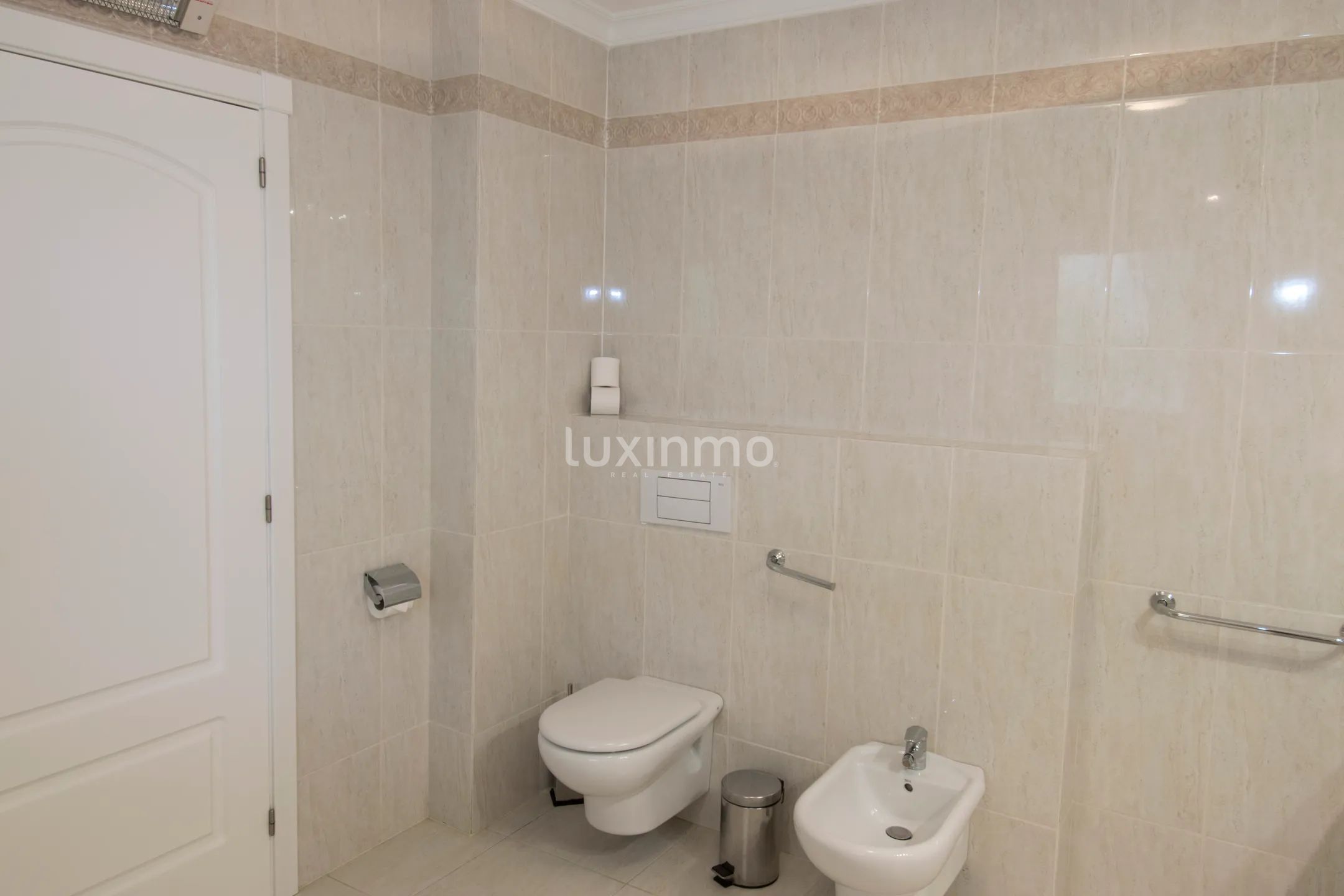 Charming 1-Bedroom with sea and mountain Views — photo 4