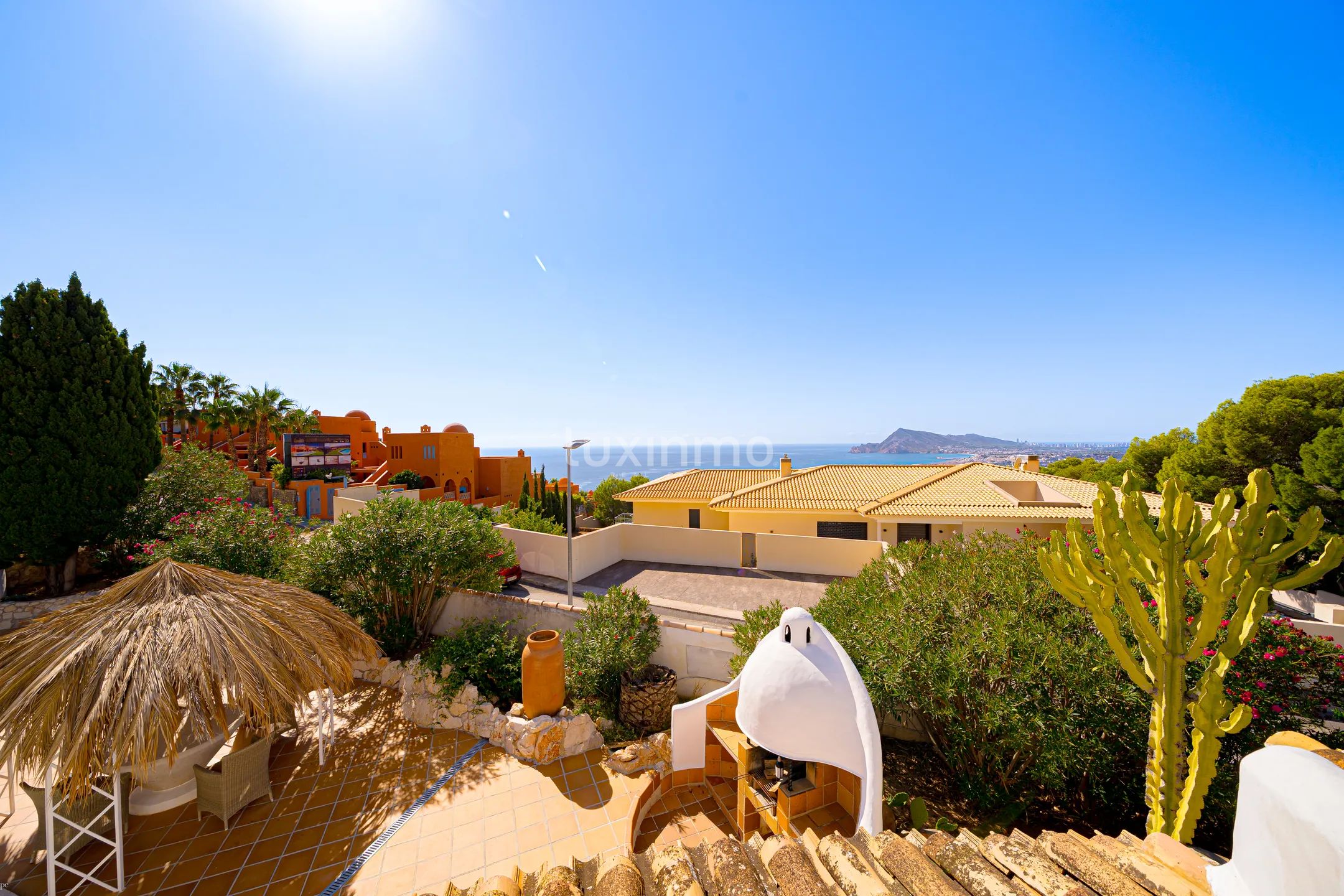 Charming mediterranean-style 4-bedroom villa with sea views — photo 27