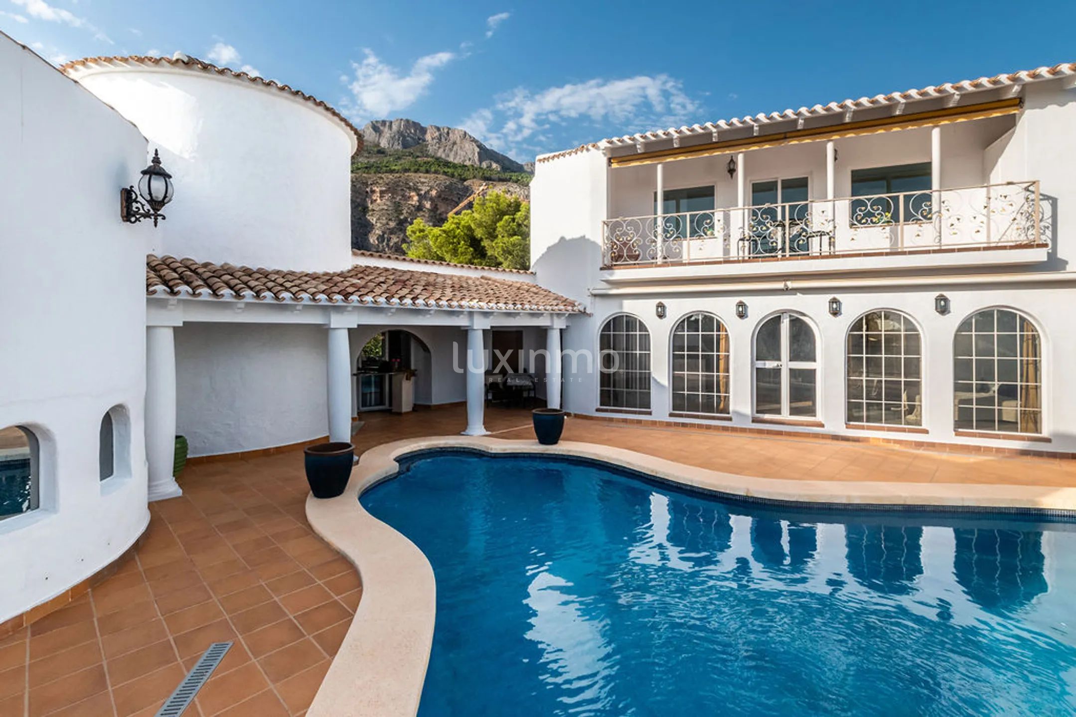 Mediterranean luxury villa with sea views in Altea — photo 2