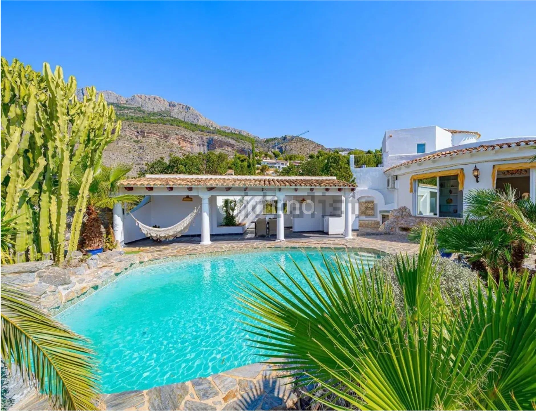 Charming mediterranean-style 4-bedroom villa with sea views — photo 2