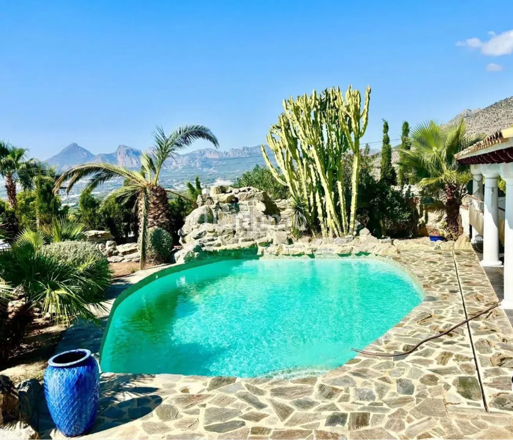 Charming mediterranean-style 4-bedroom villa with sea views — photo 4