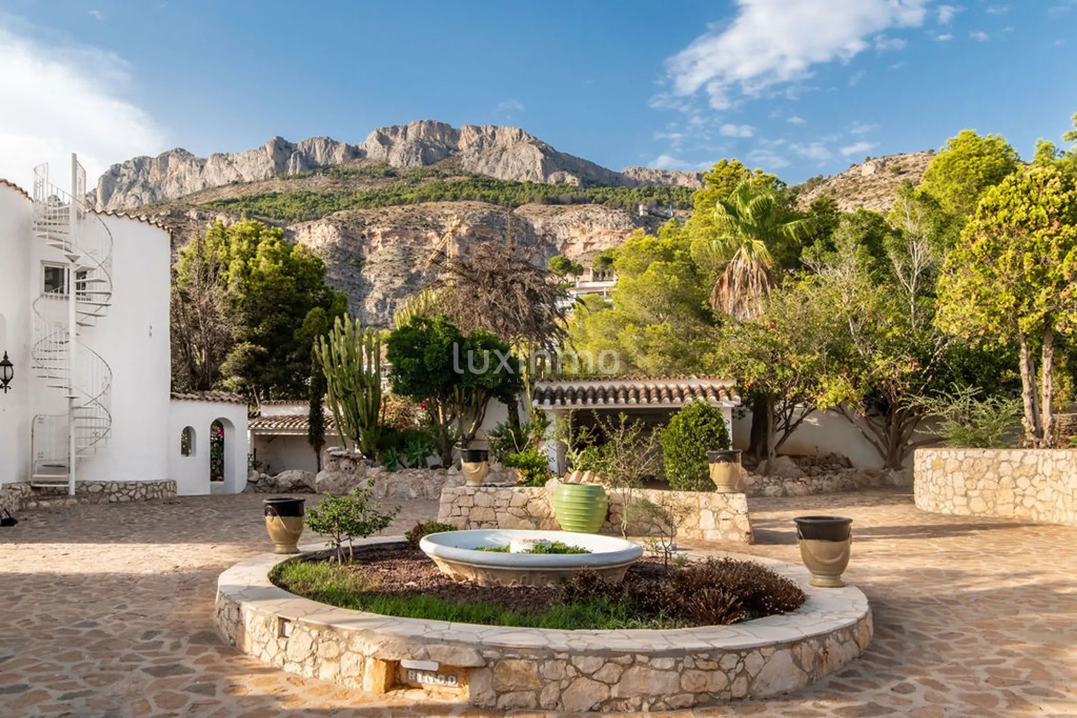Mediterranean luxury villa with sea views in Altea — photo 23