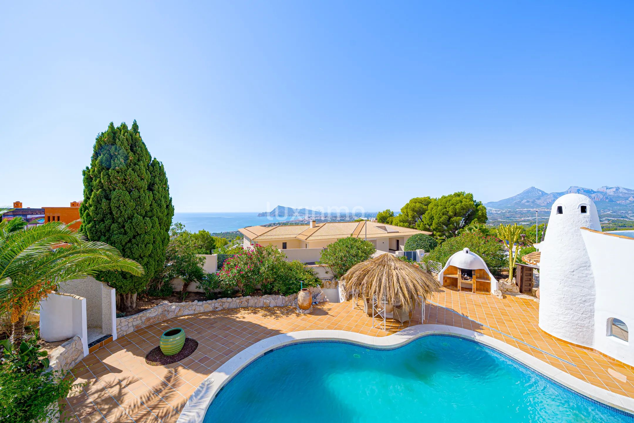 Charming mediterranean-style 4-bedroom villa with sea views — photo 3