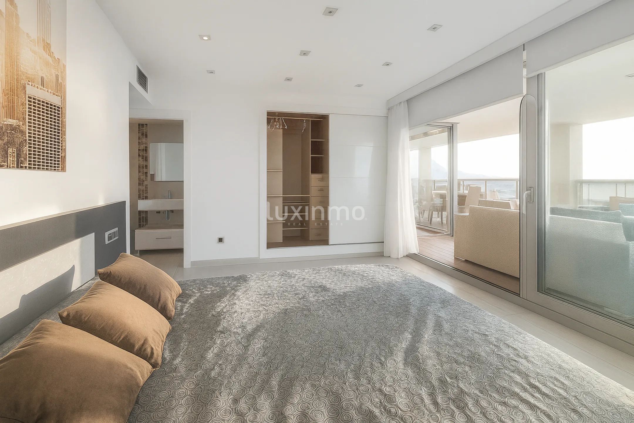 Spektakularne luksusowe mieszkanie w Mascarat Beach — photo 14