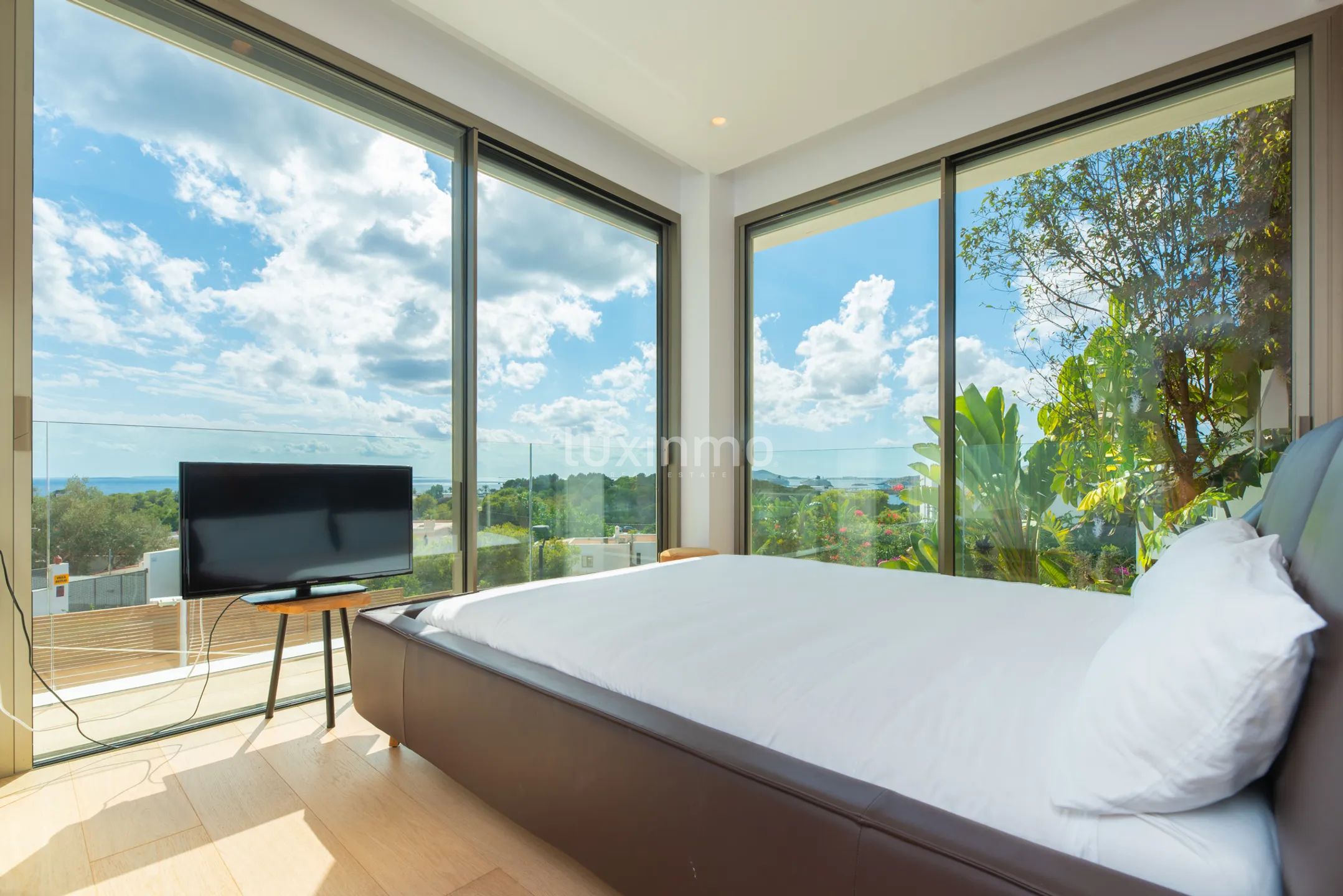 Luxury Villa with Breathtaking Sea Views in Cap Martinet — photo 41