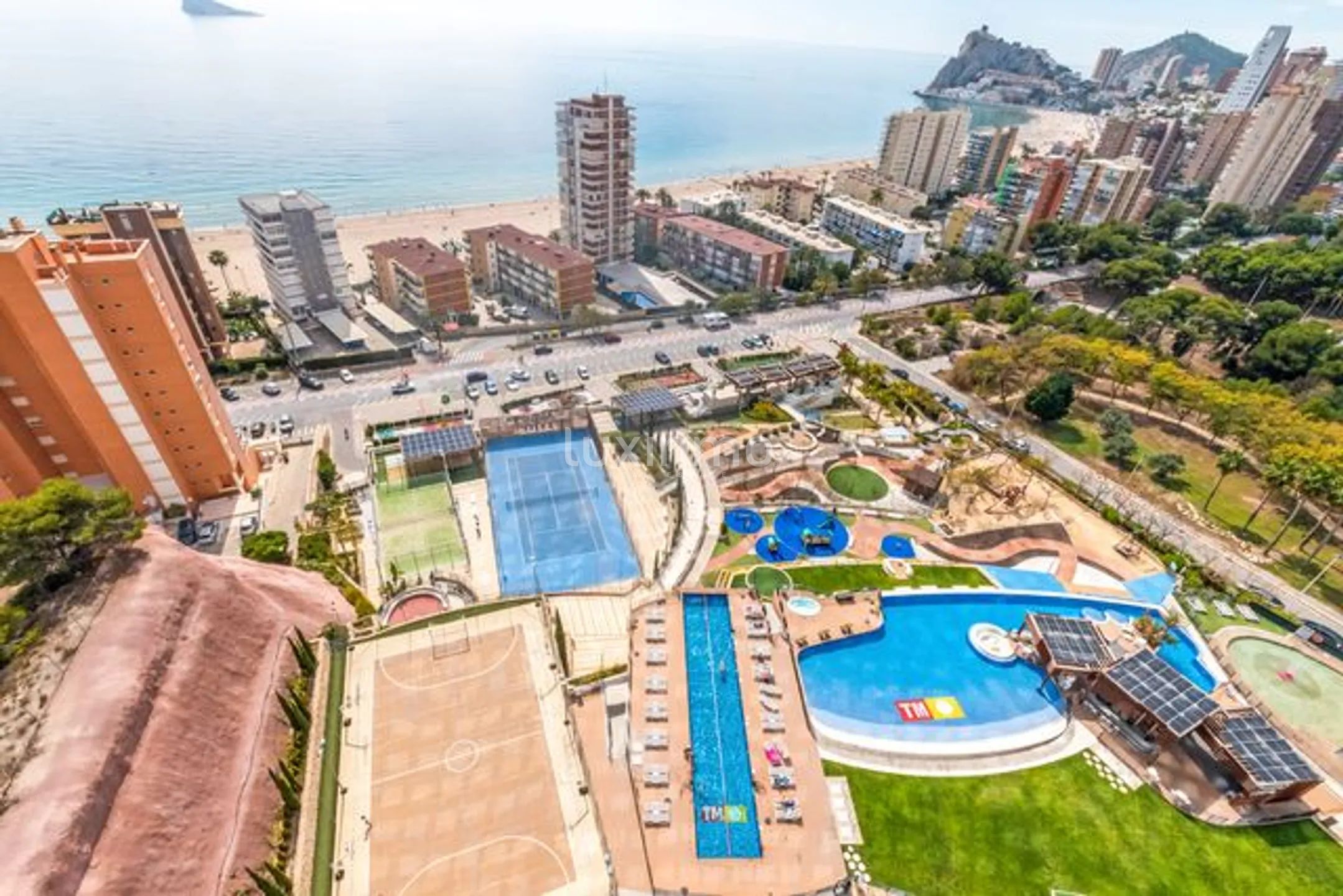 Impresionante Apartamento Moderno de 2 Dormitorios con Vistas al Mar en Playa de Poniente, Benidorm — photo 3