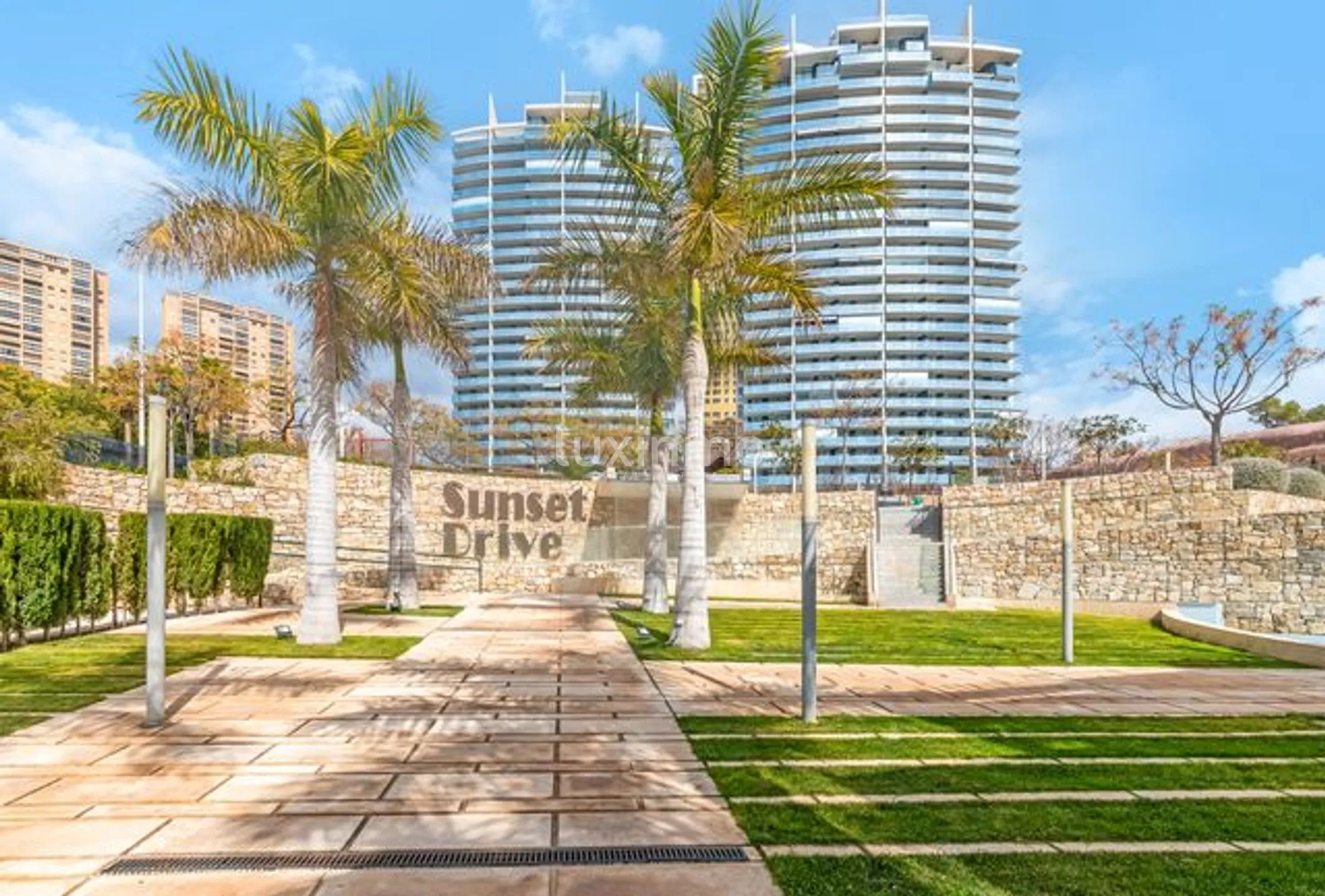Impresionante Apartamento Moderno de 2 Dormitorios con Vistas al Mar en Playa de Poniente, Benidorm — photo 1