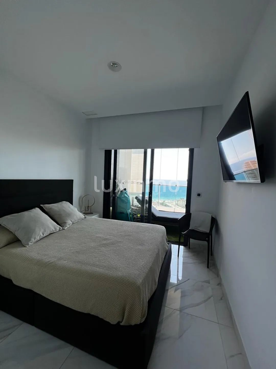 Impresionante Apartamento Moderno de 2 Dormitorios con Vistas al Mar en Playa de Poniente, Benidorm — photo 11