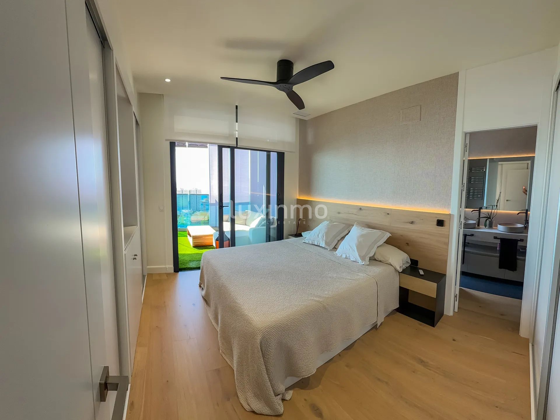 Stunning sea view modern apartment in Sunset Drive, Benidorm — photo 13