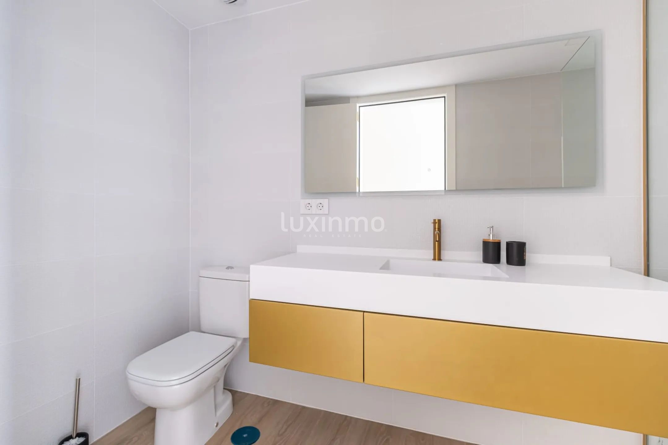 3 Bed Luxury Apartment in West Beach — photo 9