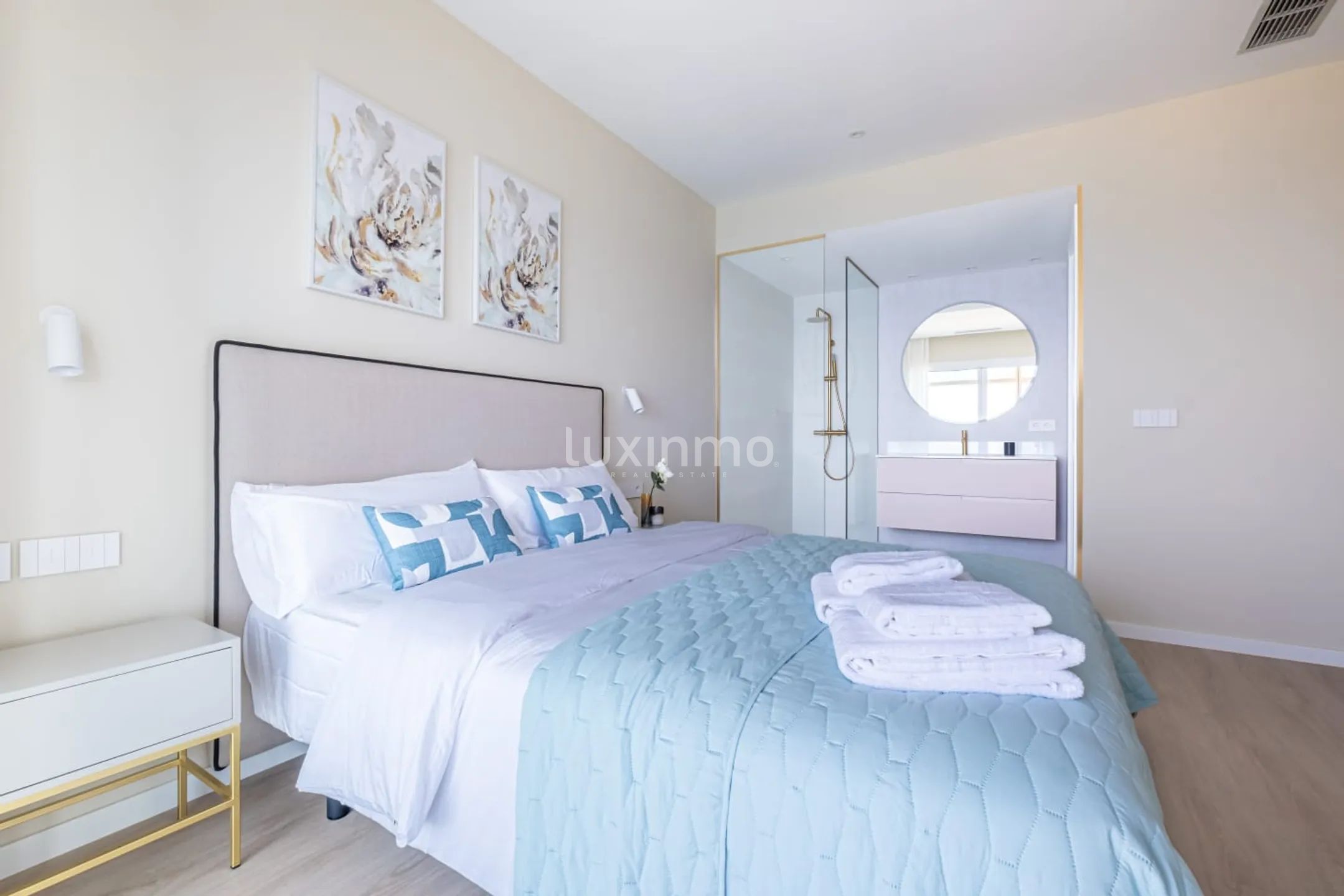 3 Bed Luxury Apartment in West Beach — photo 12