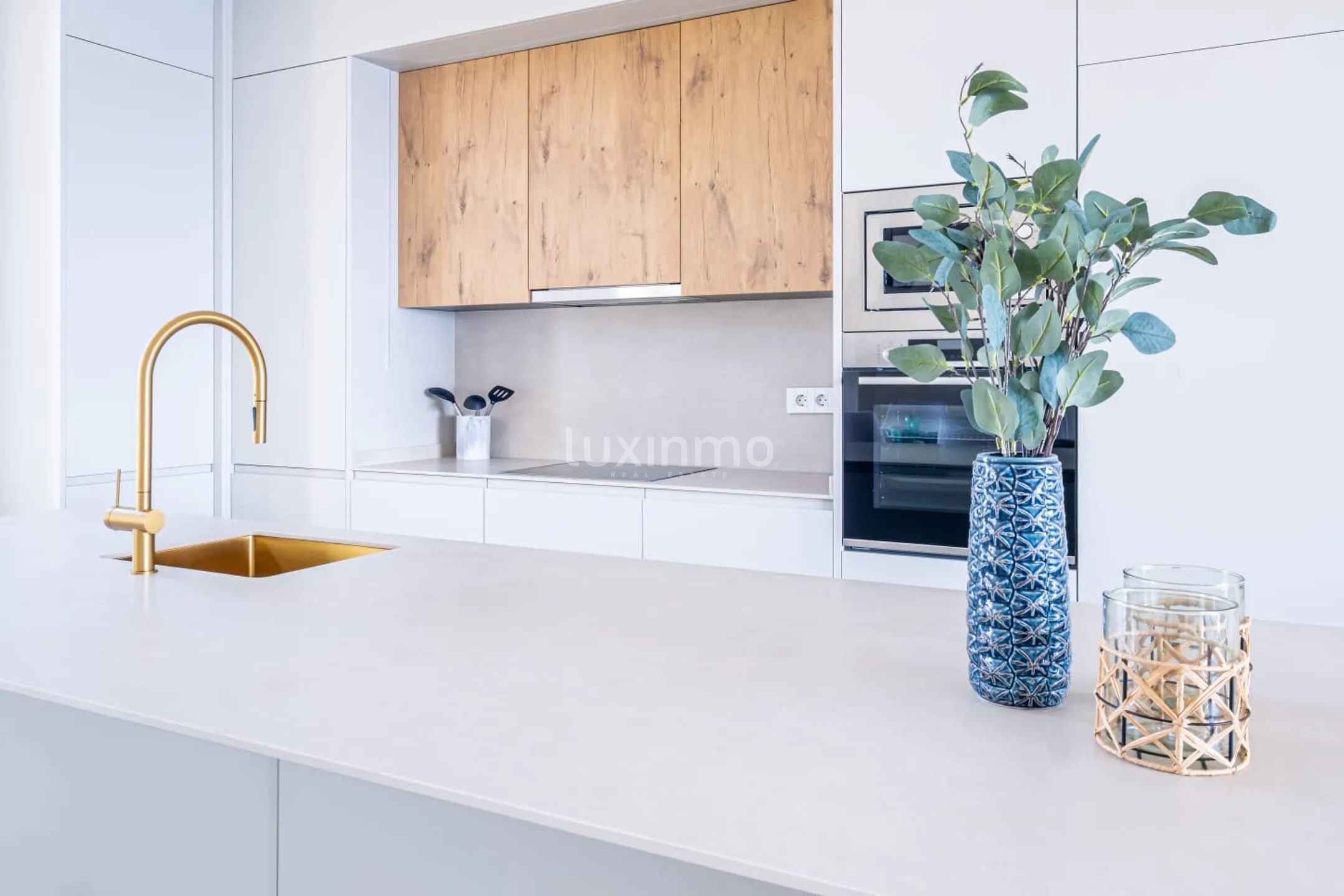 3 Bed Luxury Apartment in West Beach — photo 6