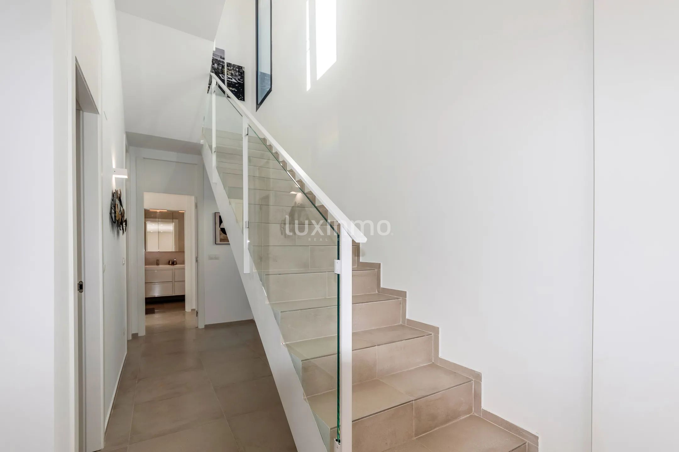 Villa with town and mountain views for rent in Finestrat — photo 18