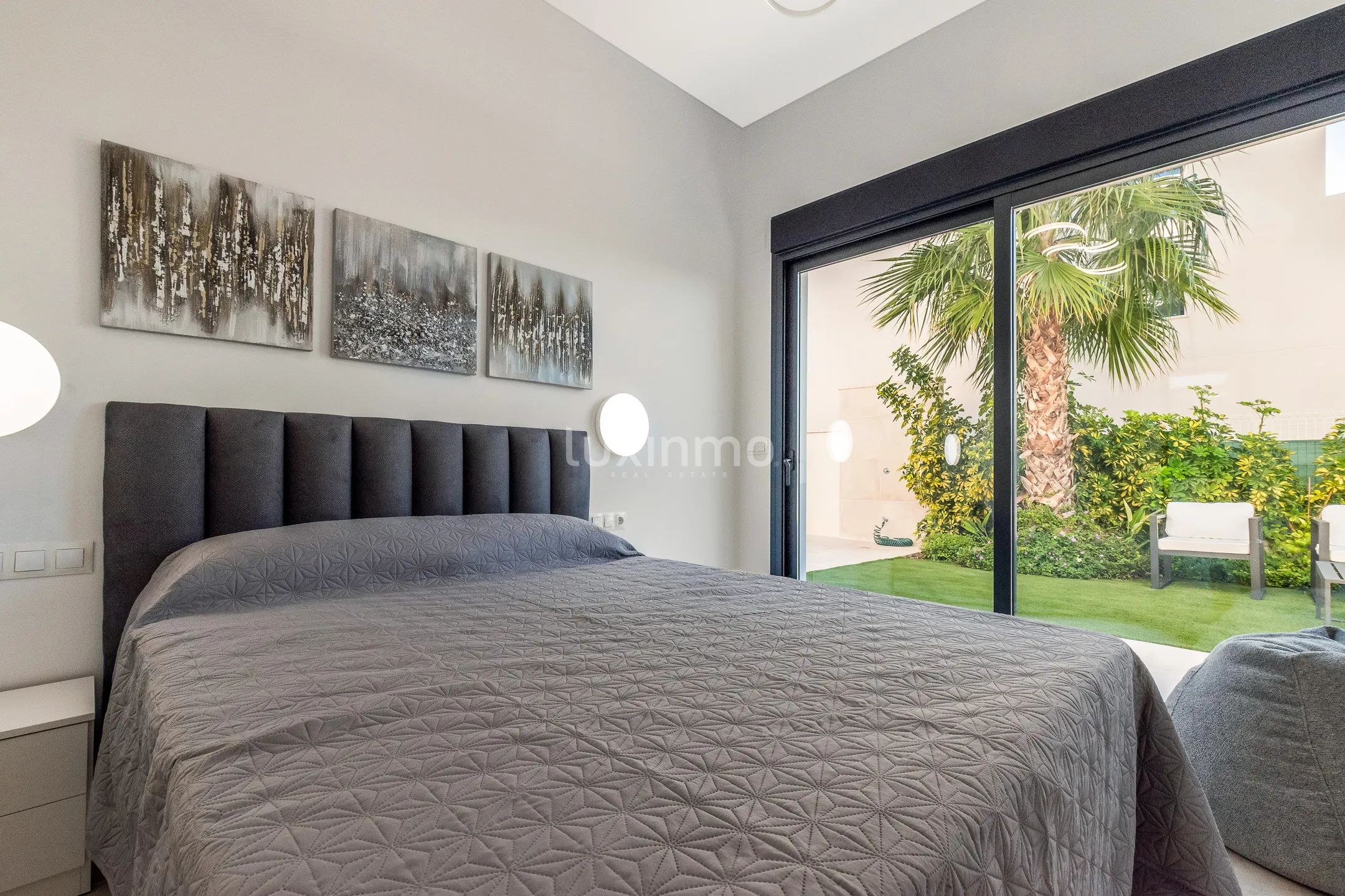 Villa with town and mountain views for rent in Finestrat — photo 11