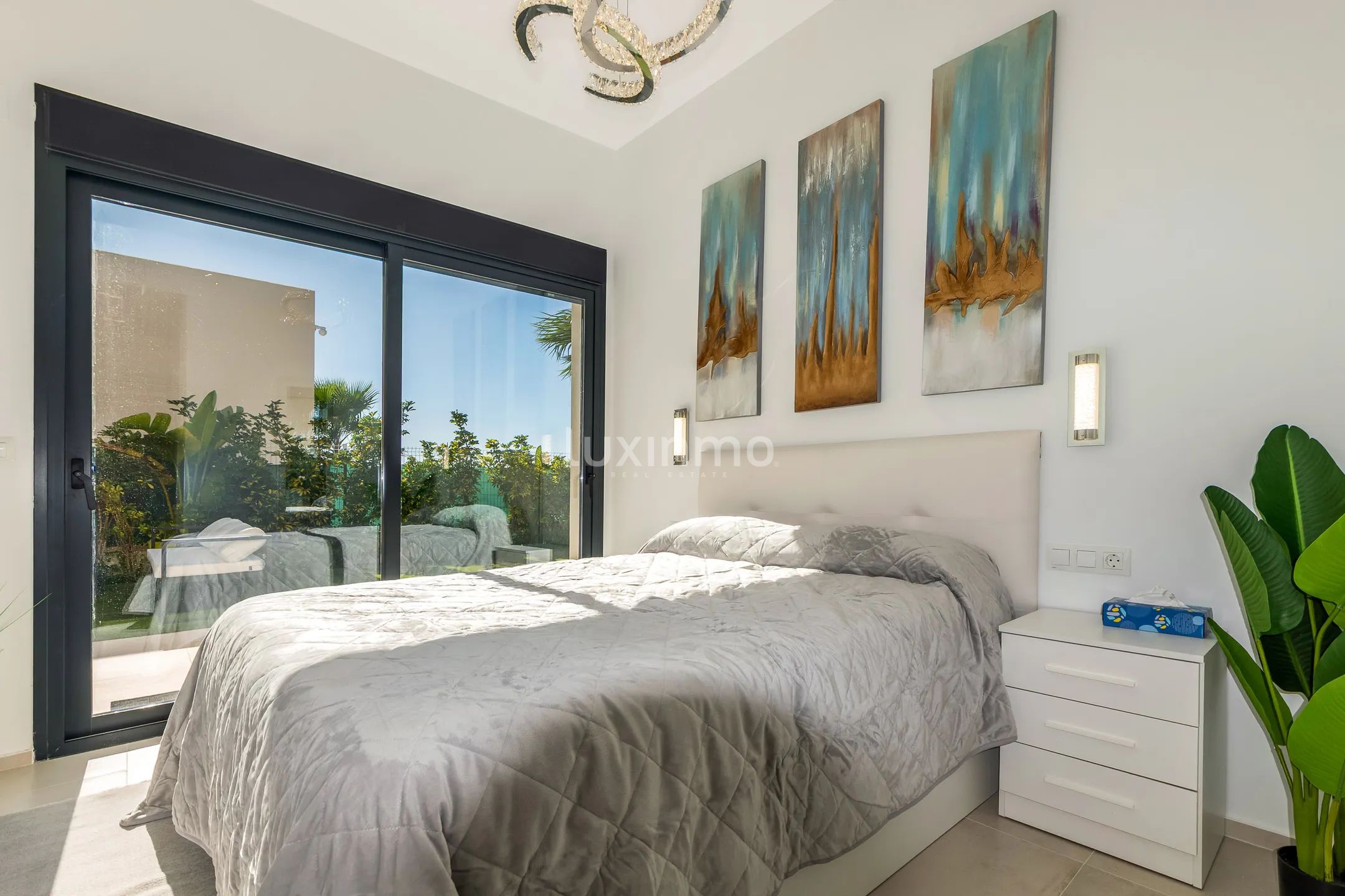 Villa with town and mountain views for rent in Finestrat — photo 16