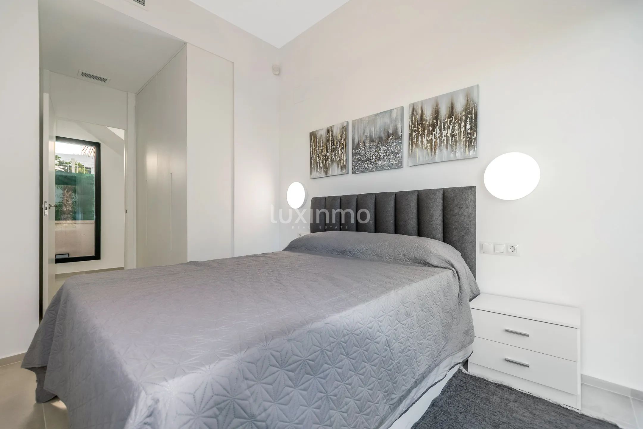 Villa with town and mountain views for rent in Finestrat — photo 12