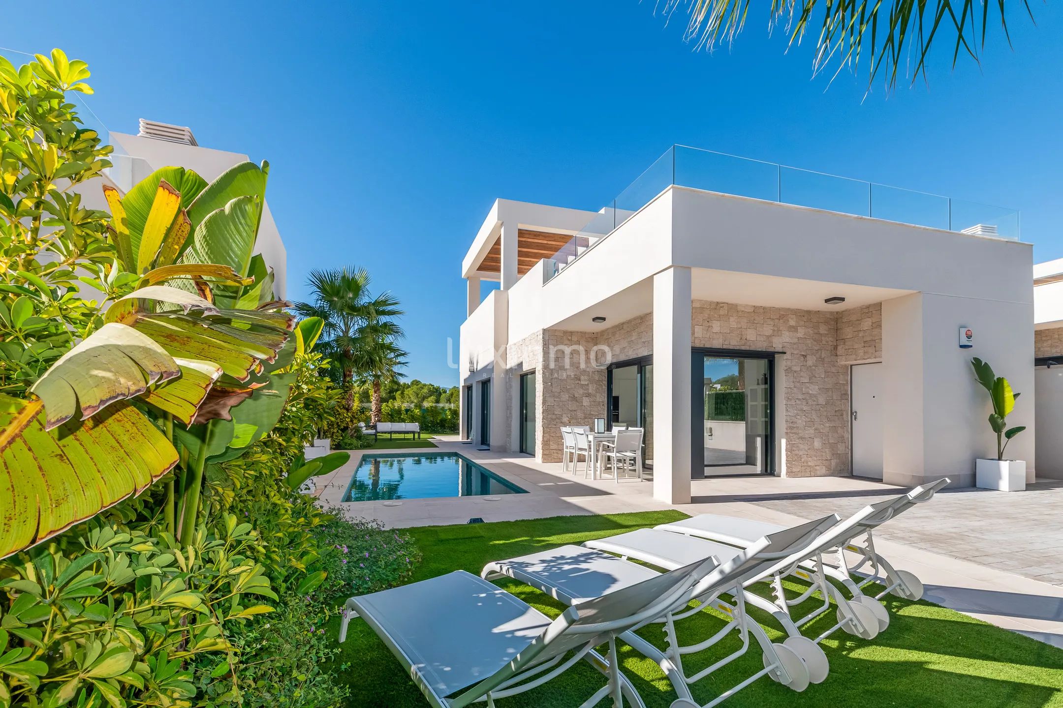 Villa con vistas a la ciudad y a la montaña en alquiler en Finestrat — photo 1
